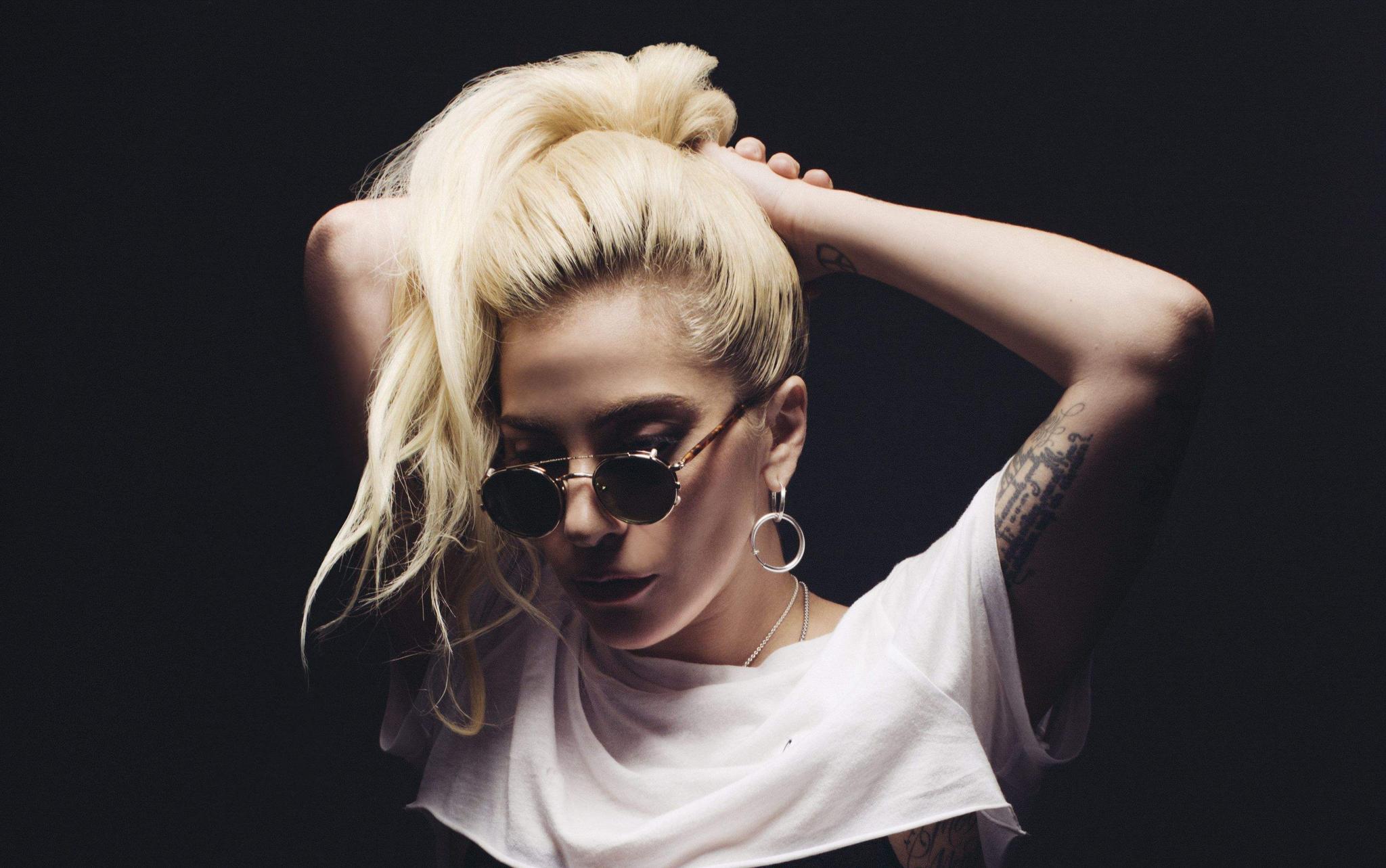 水桶变水蛇简直就是穿搭女神ladygaga卸下了自己的铠甲