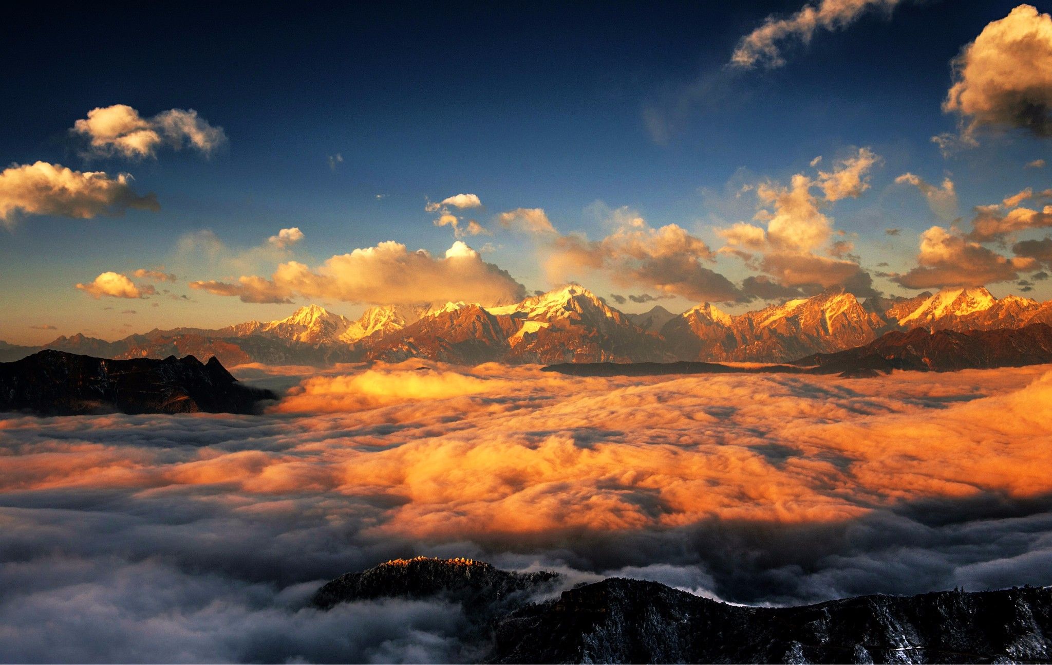 夕阳配云海,日出在神山,三百六十度观景平台牛背山