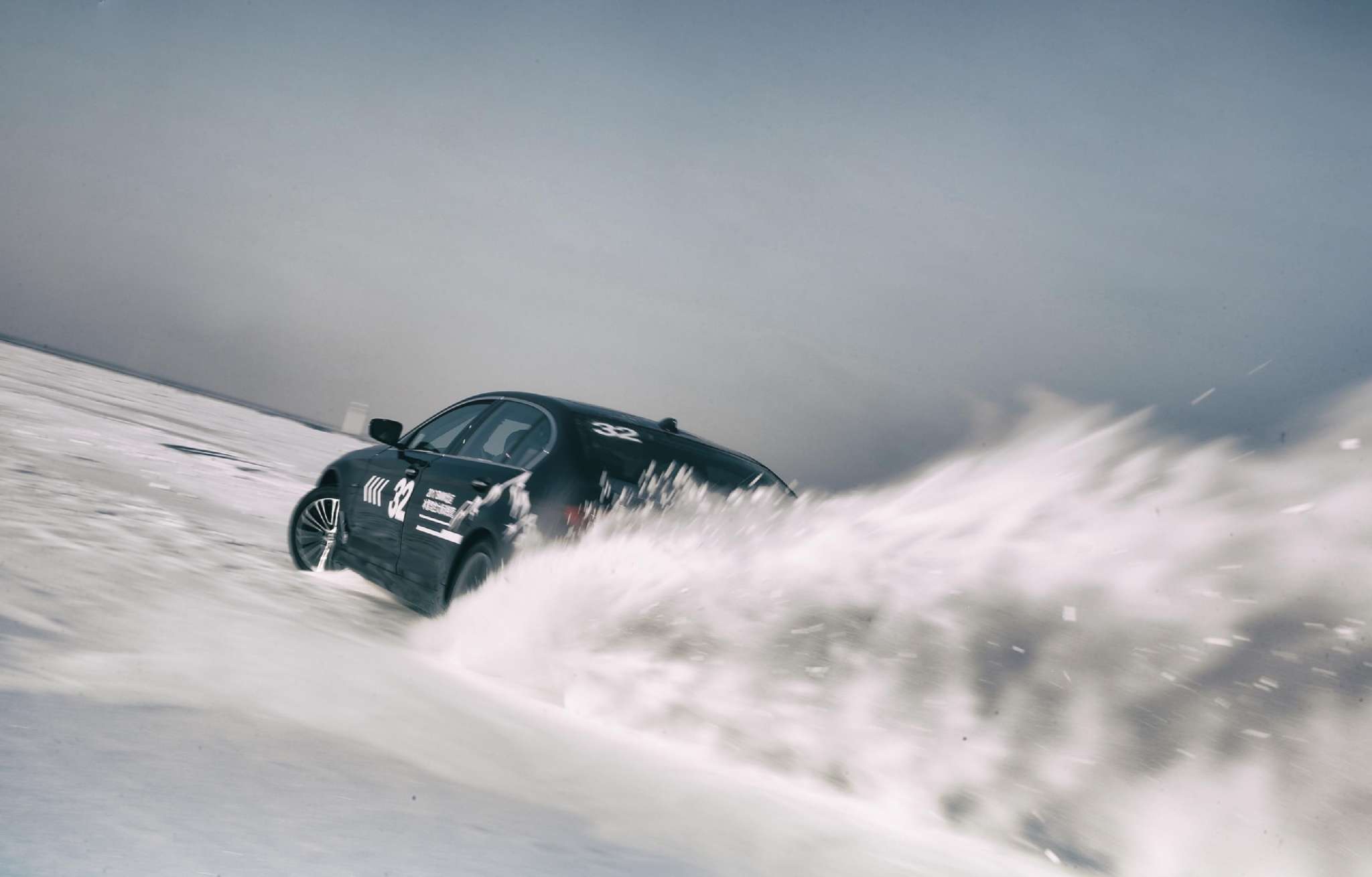 如果圣诞老人会雪中漂移,他还再是独居老人吗?