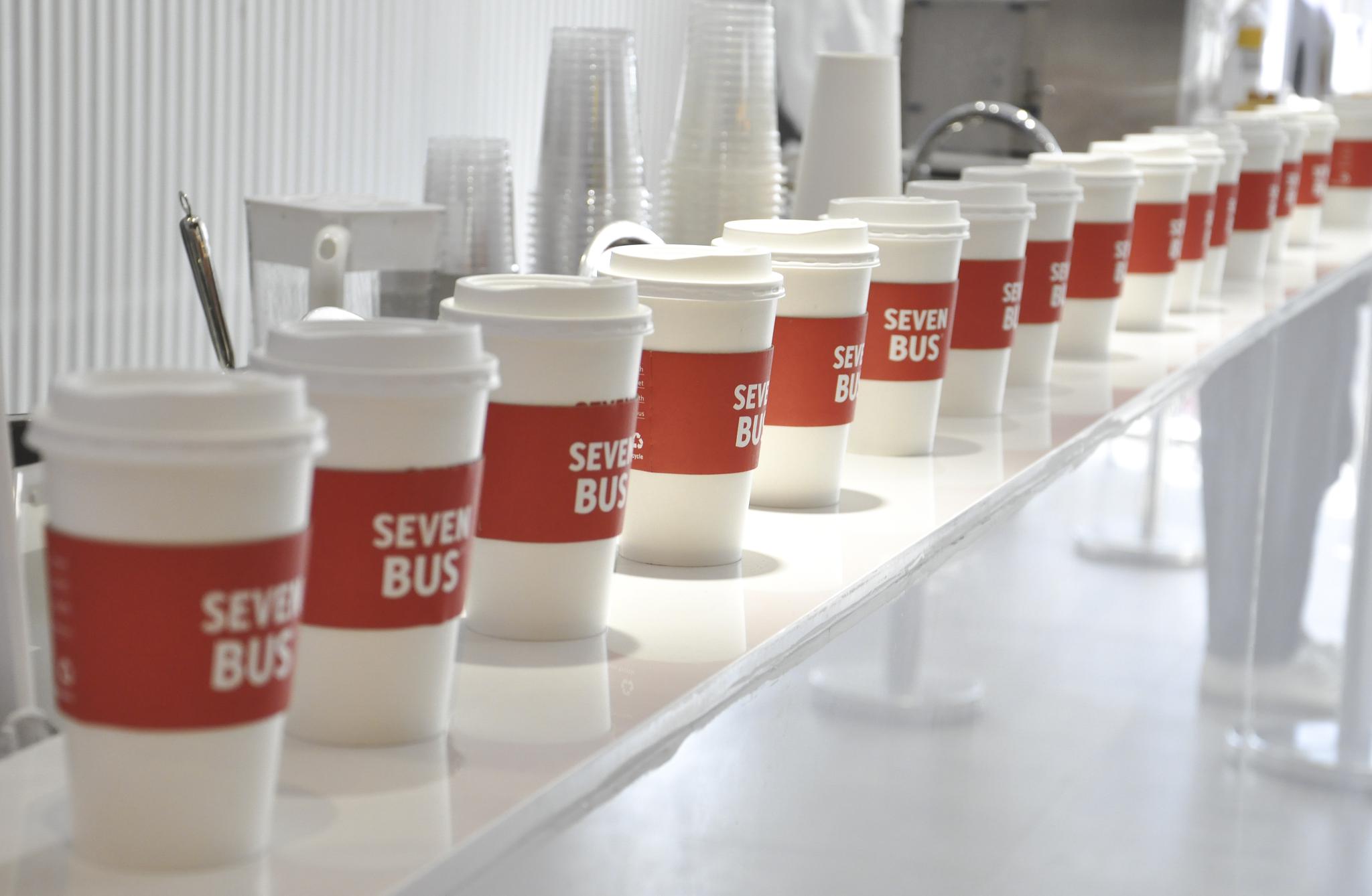 sevenbus | 梦幻纯白色饮品店,快速,实惠,优质