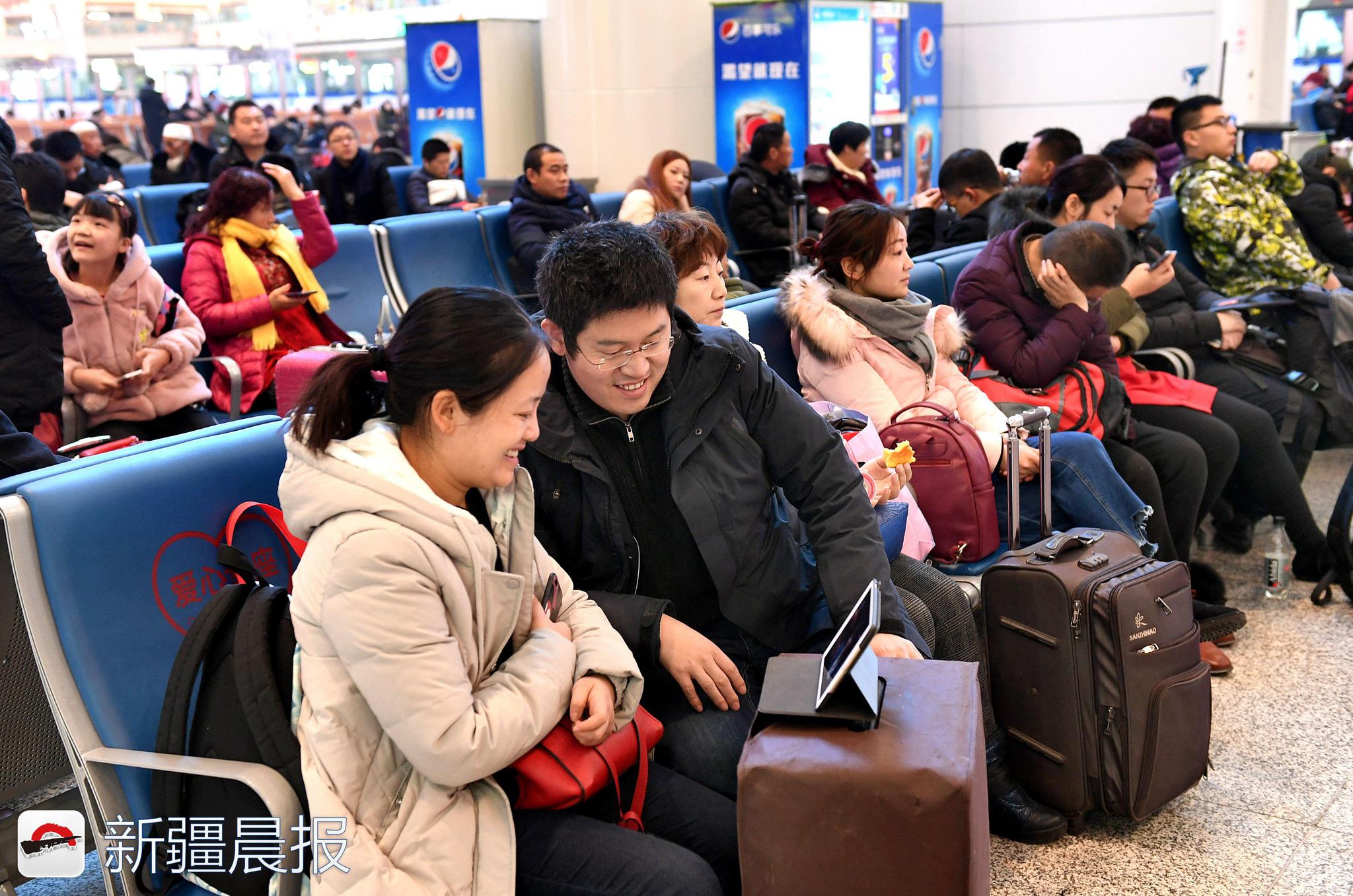 春运首日!乌鲁木齐站让旅客回家路更有温度