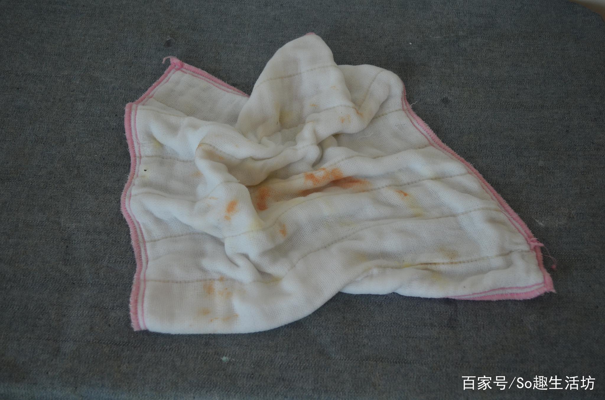 厨房抹布又脏又油难清洗?教你一招用它泡一泡,抹布比毛巾还干净