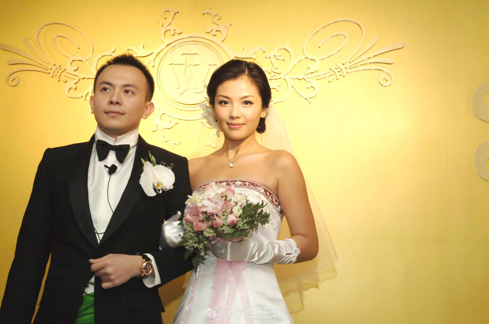 王珂晒旧照感叹脱发严重,刘涛甜蜜回应我家老王挺帅