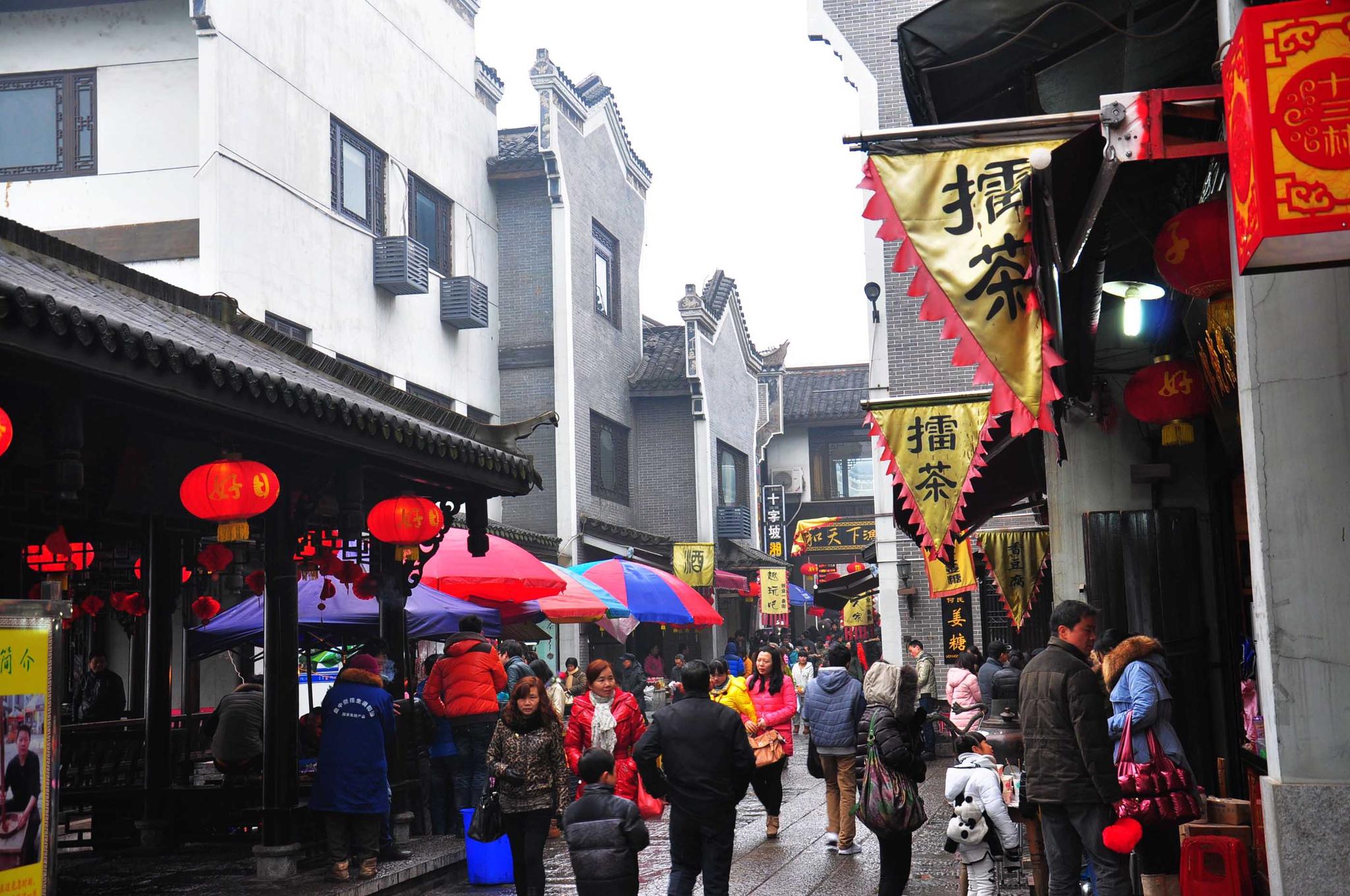 50元能买什么爱情?重庆这条街给出高性价比答案