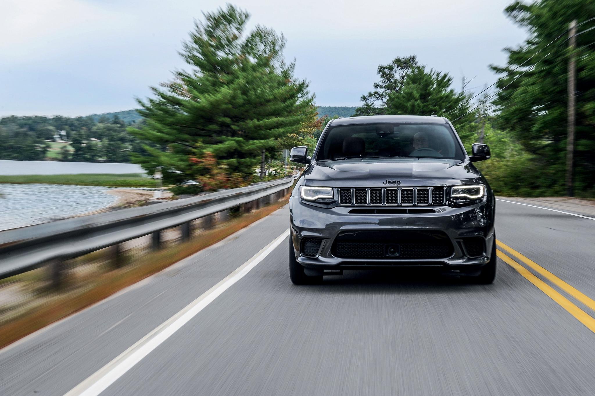 jeep大切诺基trackhawk这突如其来的加速把我死死地贴在了座椅靠背上