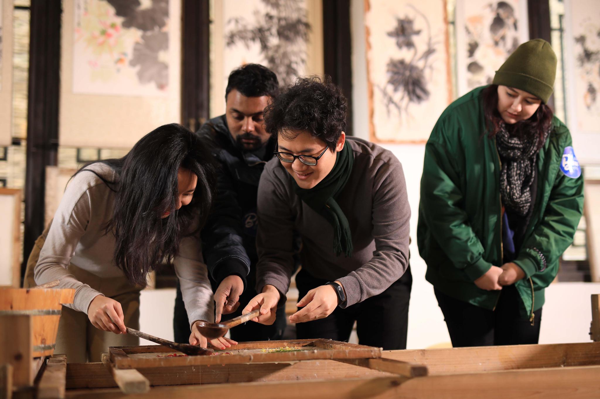 贵州丹寨:多国留学生 苗乡学手艺