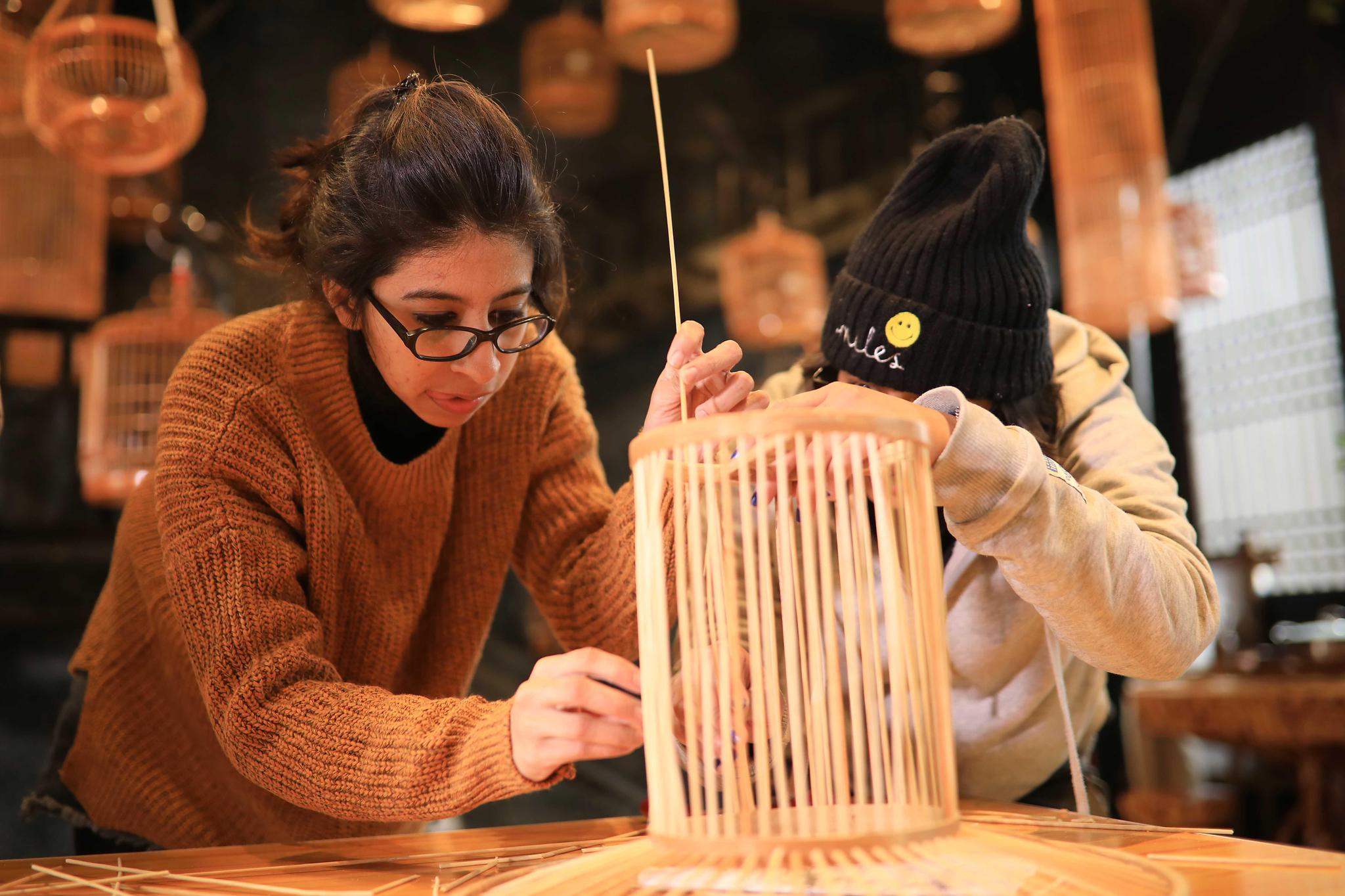 贵州丹寨:多国留学生 苗乡学手艺