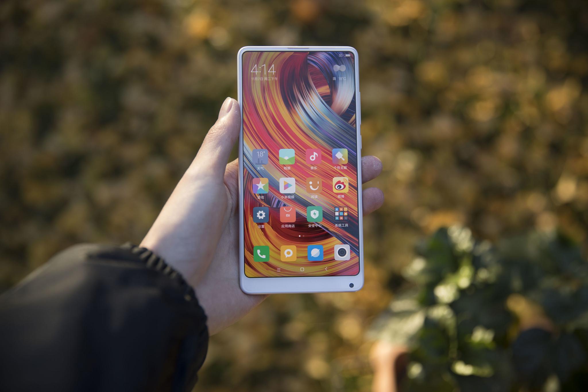 给你4千块的预算,你会选择买小米mix2还是华为荣耀v10