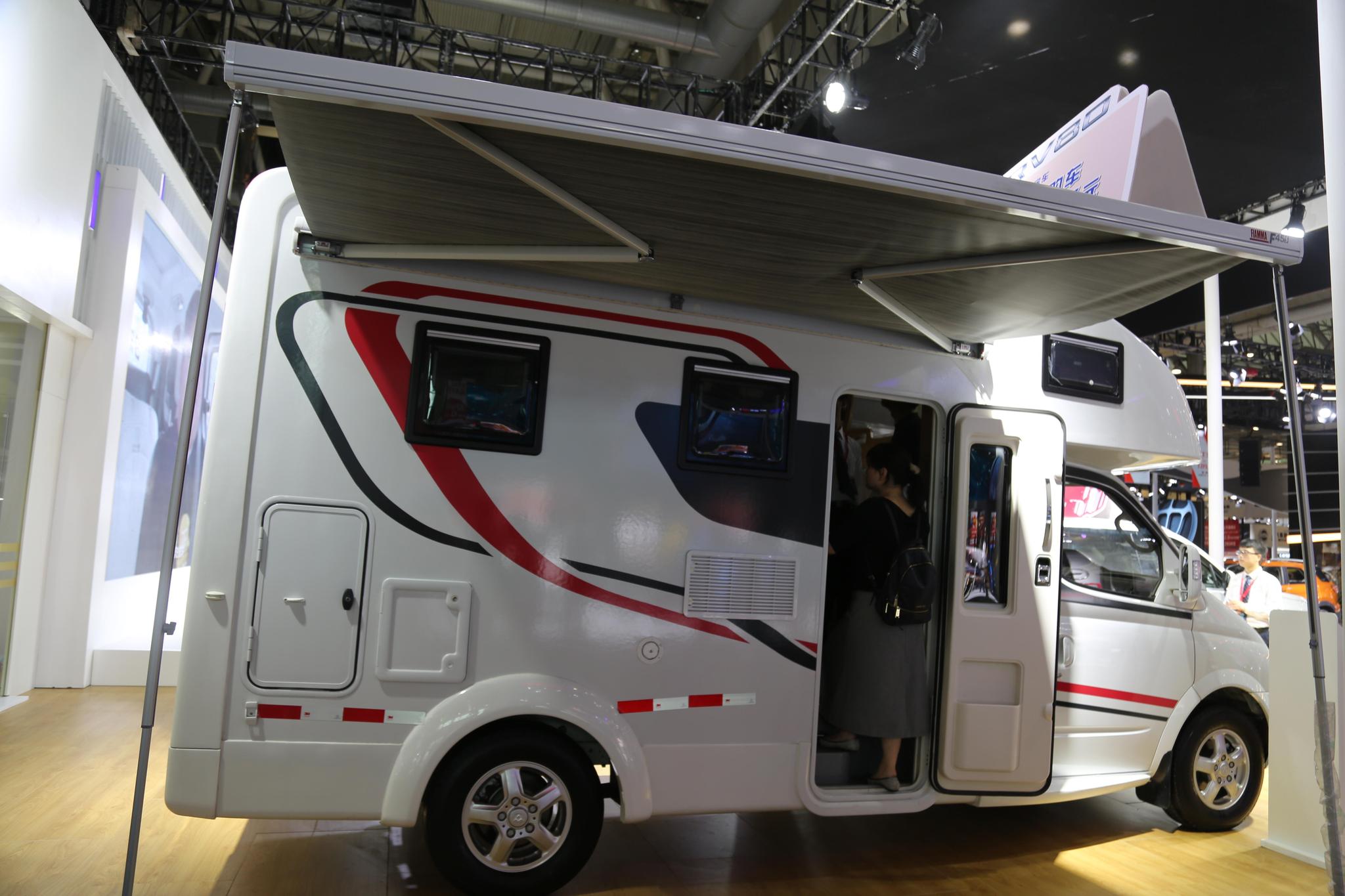 上汽大通rv80房车,40万级别欧标旅居车,车展实拍!