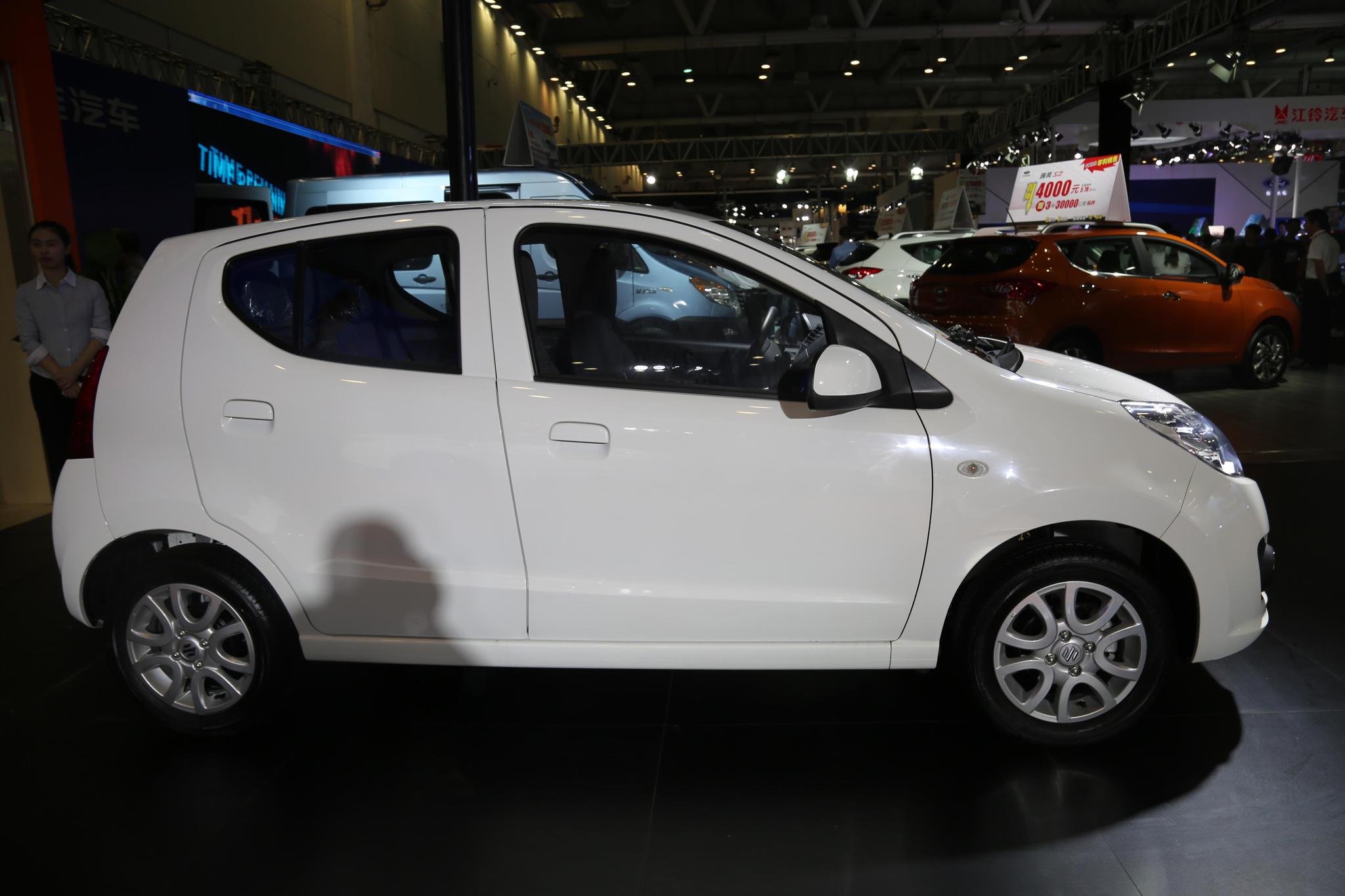 长安铃木新奥拓5万级别世界小车先锋车展实拍