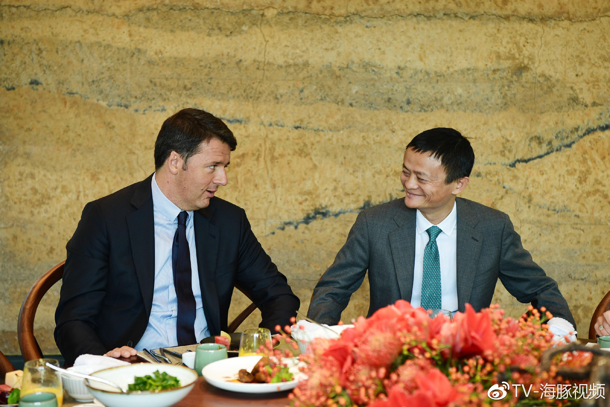 马云饭局照曝光:美国总统、加拿大总理、奥委会主席都是座上宾!|马云|阿里巴巴|饭局_新浪新闻