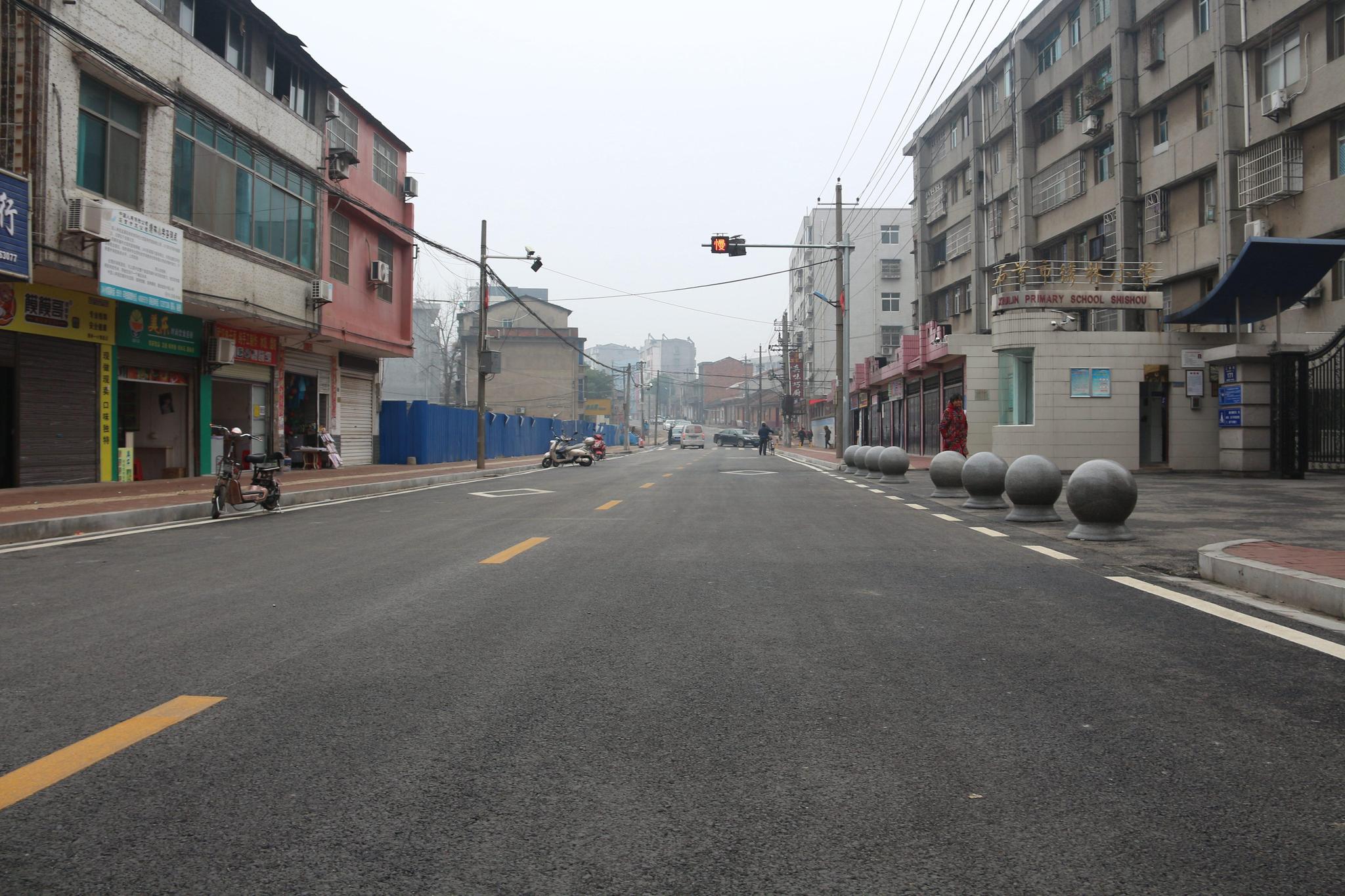 石首城区市民都在点赞,翻修改造后的文峰西路通了!