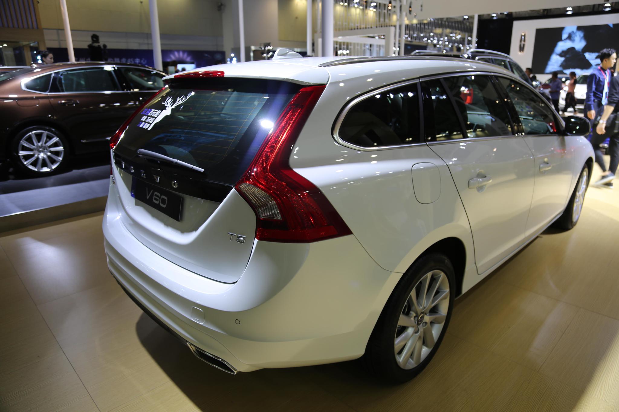 沃尔沃v60,35万级别多功能家轿,车展实拍!