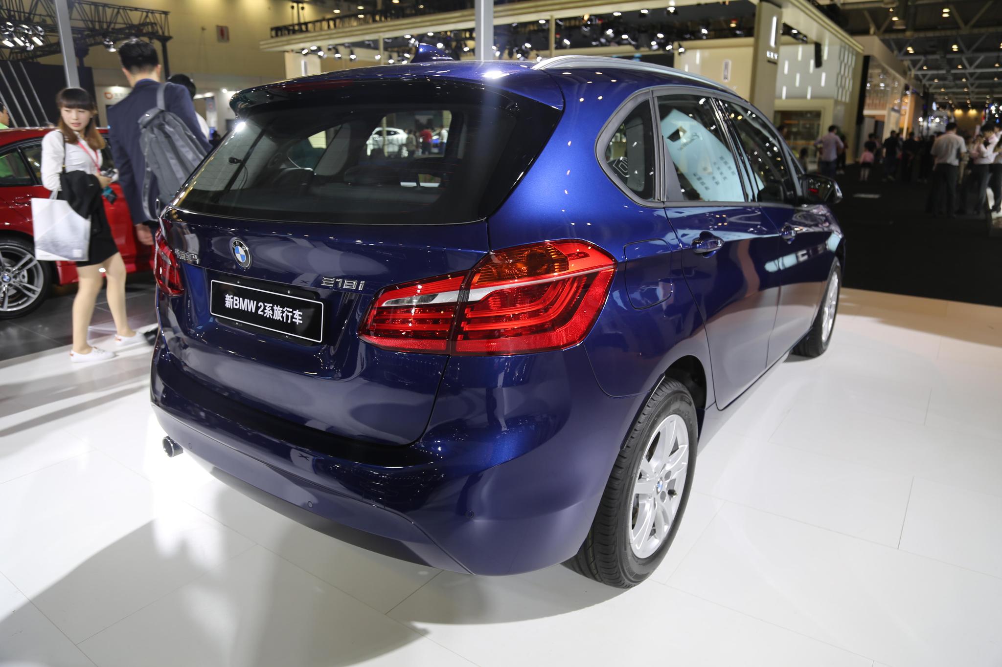 新宝马bmw 2系旅行车,25万级别运动家轿,车展实拍!