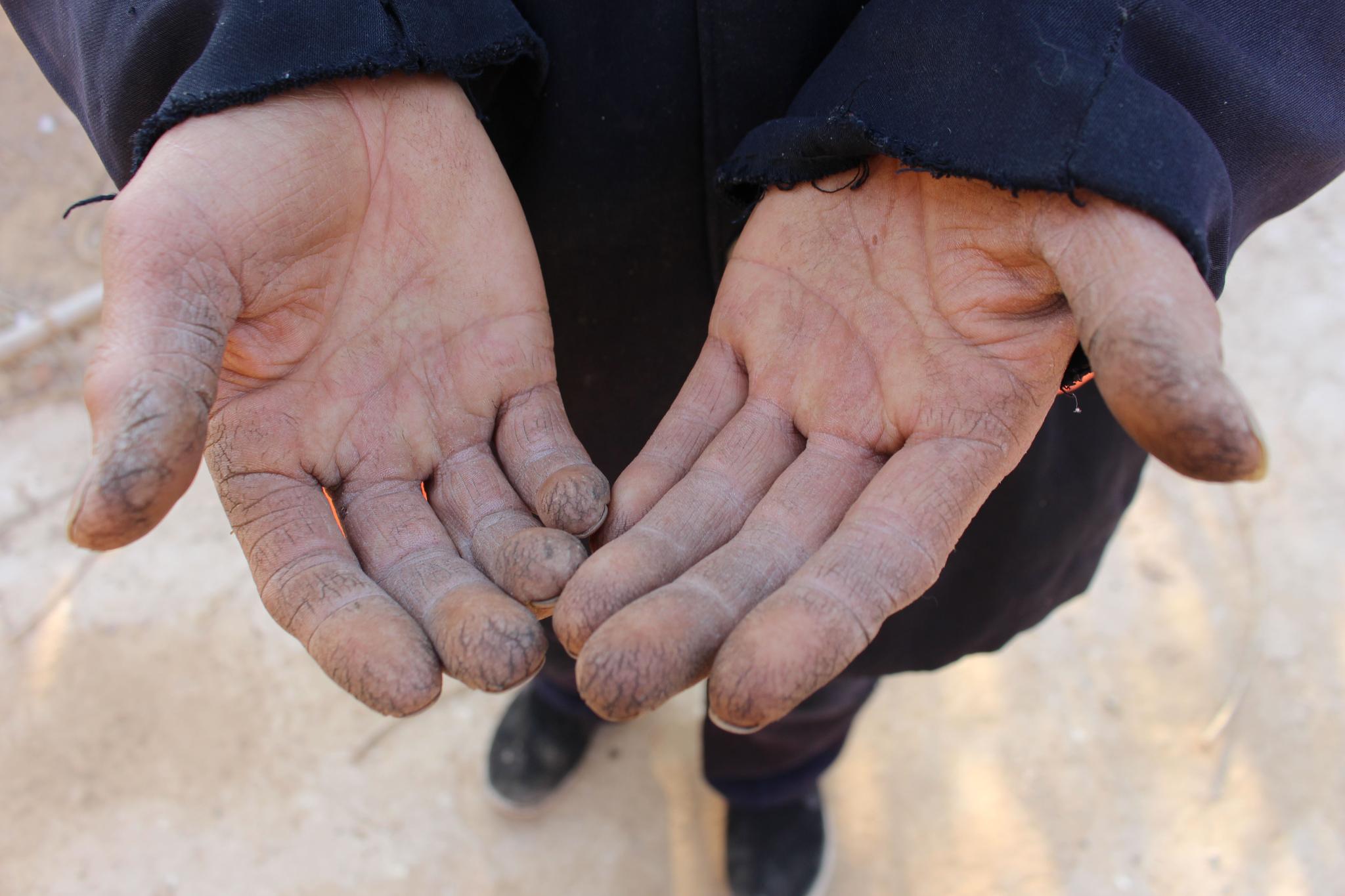 实拍农村单身环卫工的日常生活早饭一个窝头一碗粥看完心酸