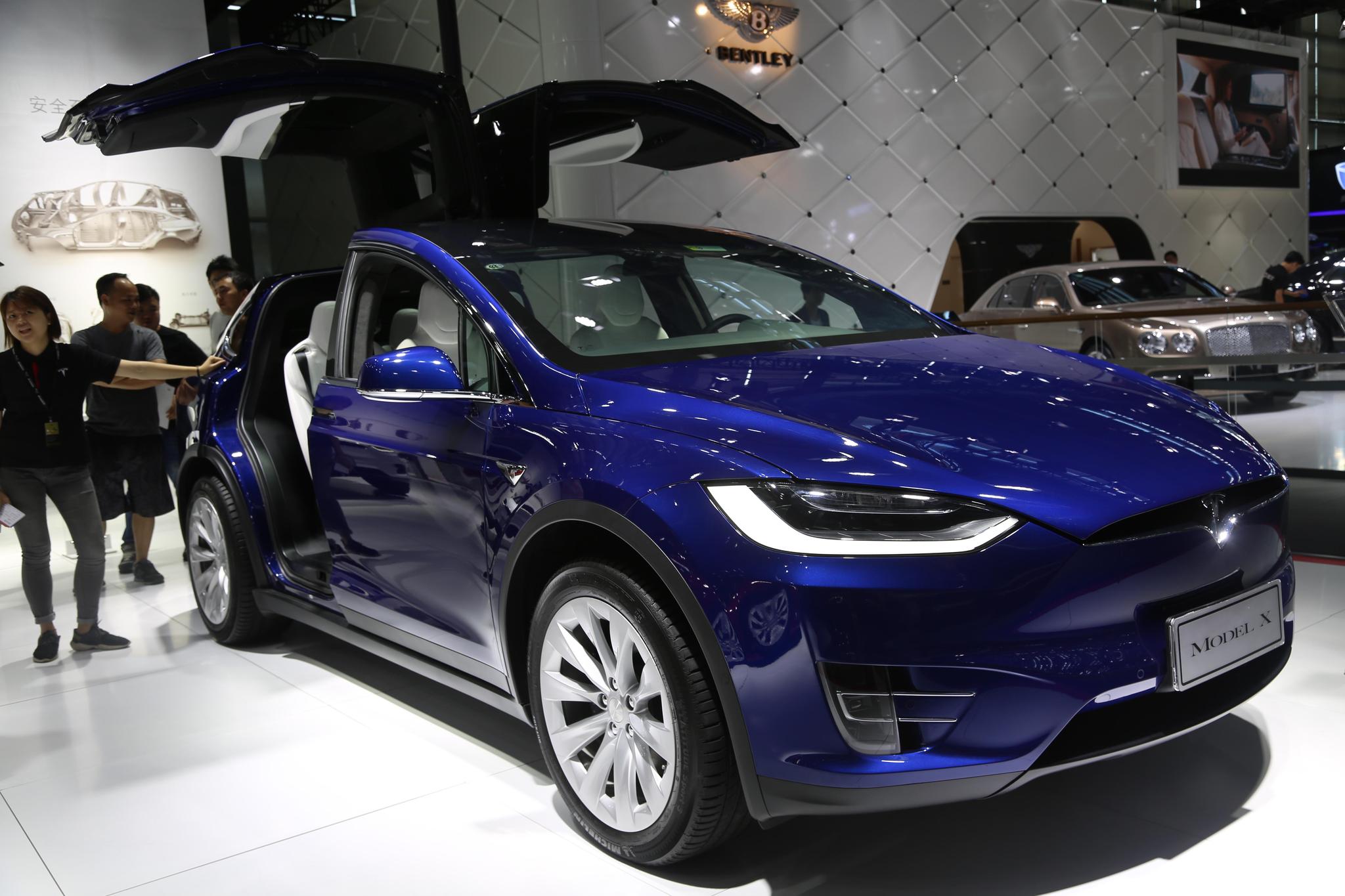 特斯拉model s,百万级别纯电动超跑,车展实拍!