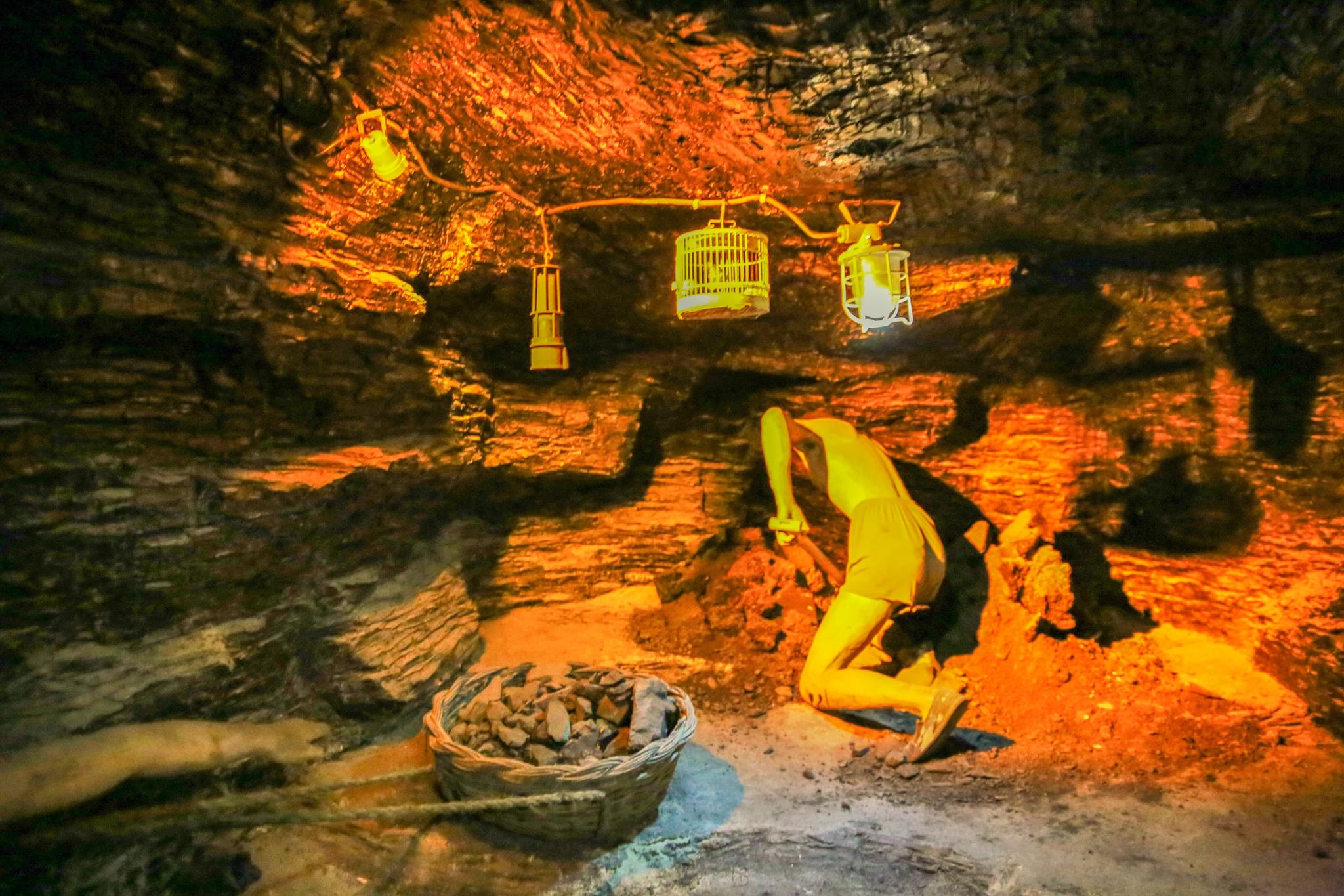 唐山这家景区,竟让游客深入地下60米的矿井当矿工?