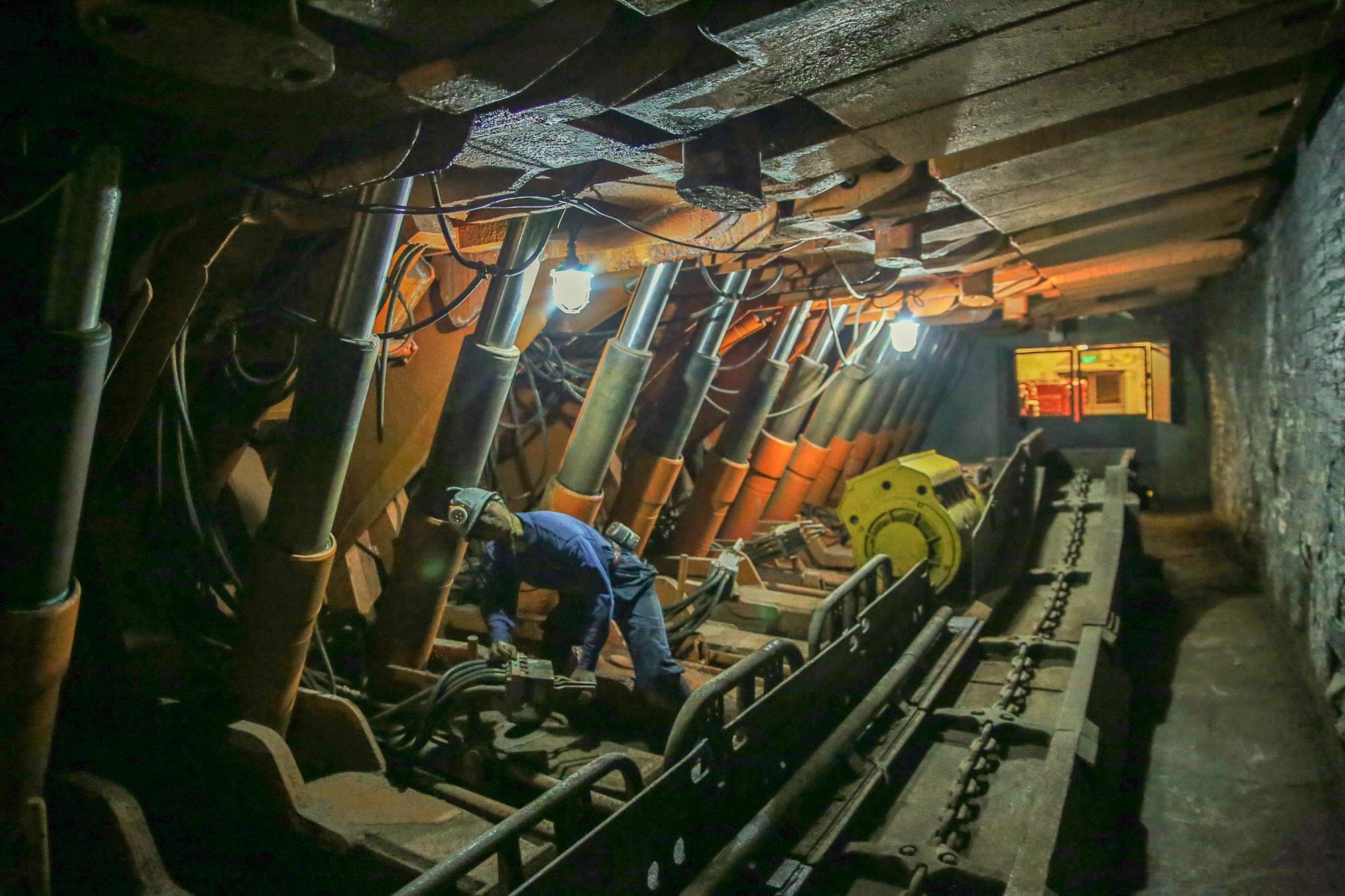 唐山这家景区,竟让游客深入地下60米的矿井当矿工?