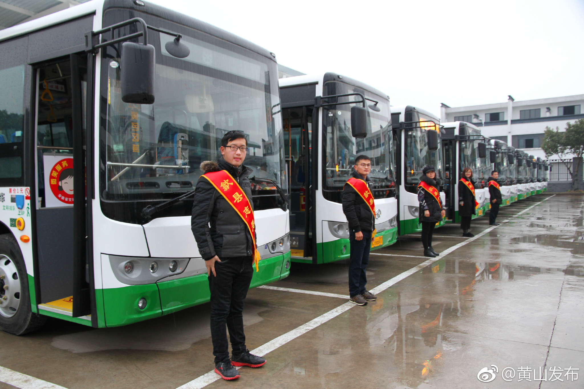 歙县新能源公交车全市首发