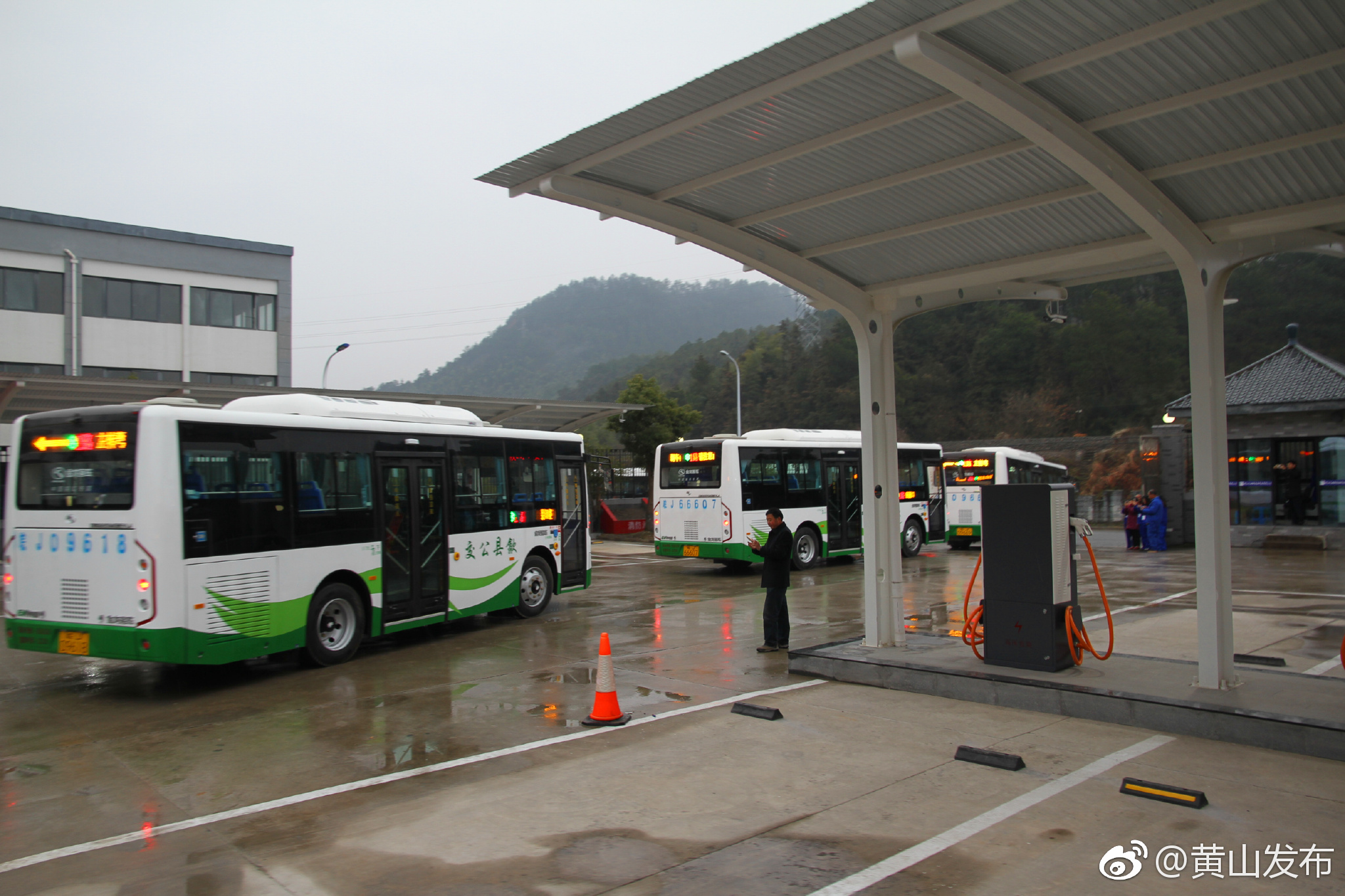 歙县新能源公交车全市首发