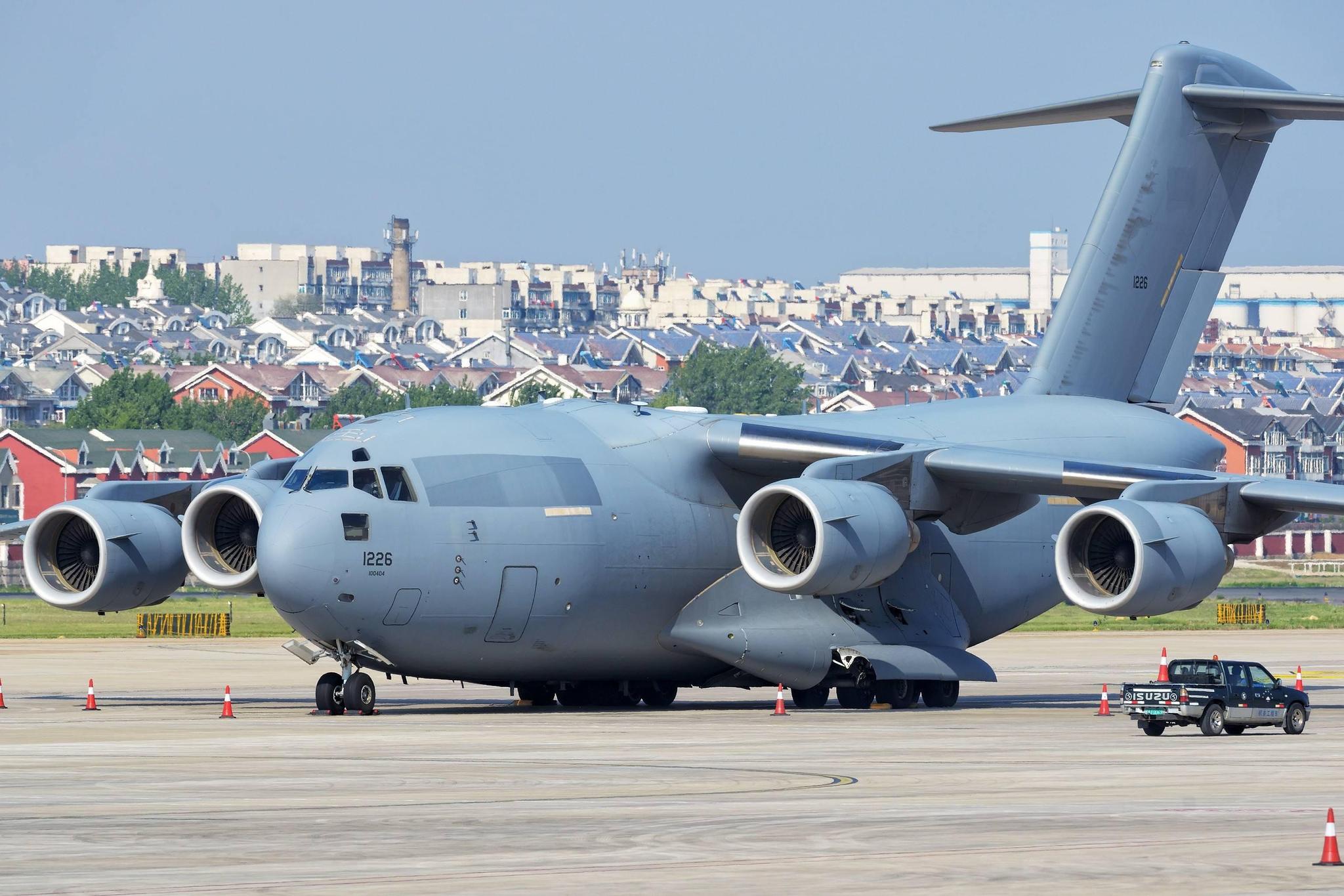 西方突然援助到位,昔日盟友中止飞机合作,中国运20自力更生