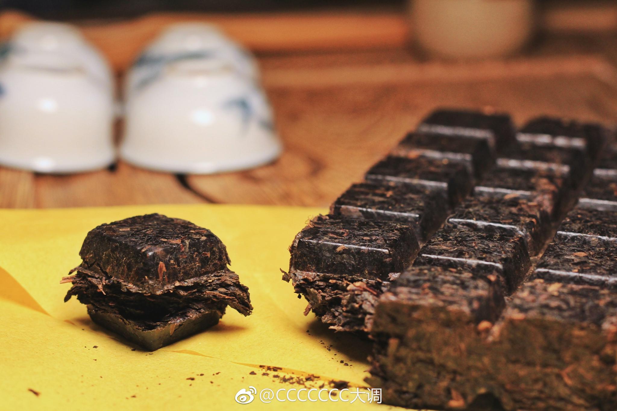 泡一壶藏茶,谈一次正事.茶越煮越淡,事越谈越明.