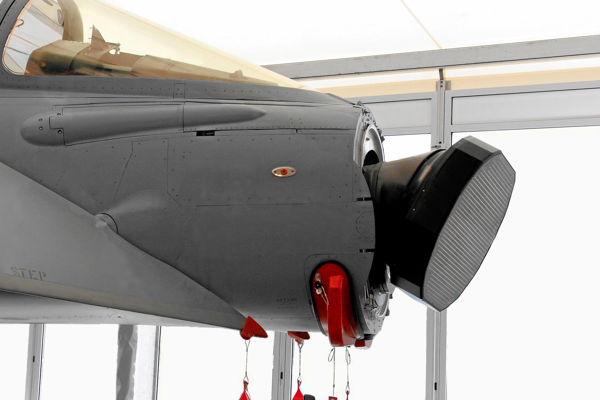 目前台风战机的改进重点是换装新一代的主动相控阵雷达,法国空军的