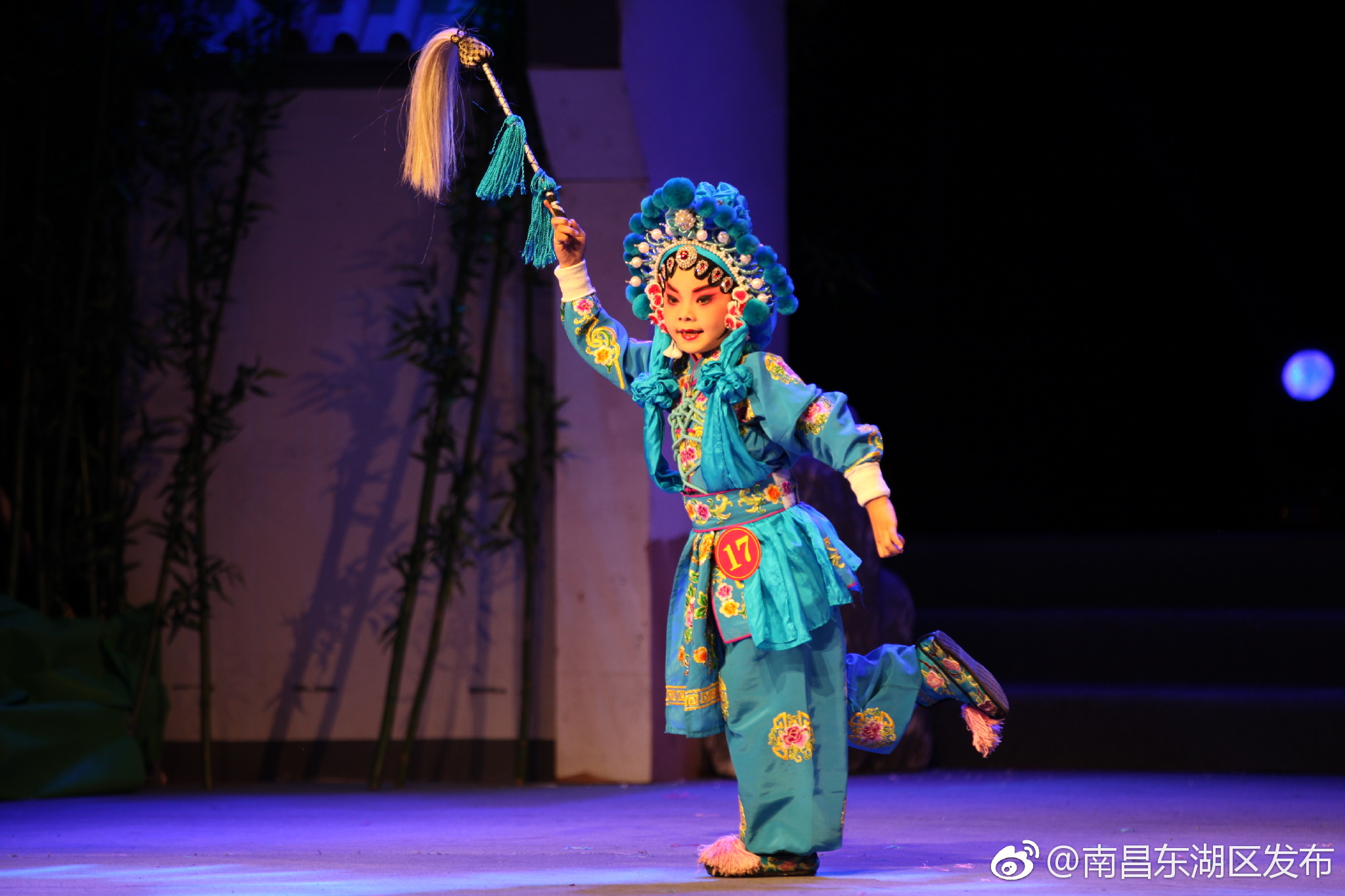 武旦3岁学京剧 苦练获金奖