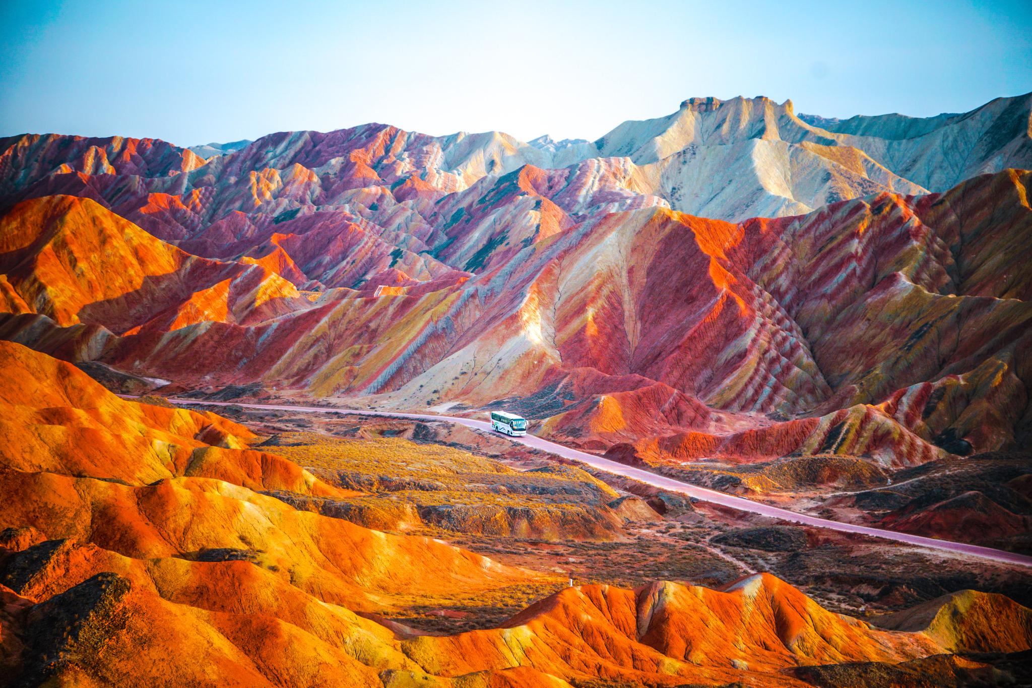 一见七彩张掖恋终身,天下丹霞无颜色|丹霞|张掖|七彩_新浪新闻