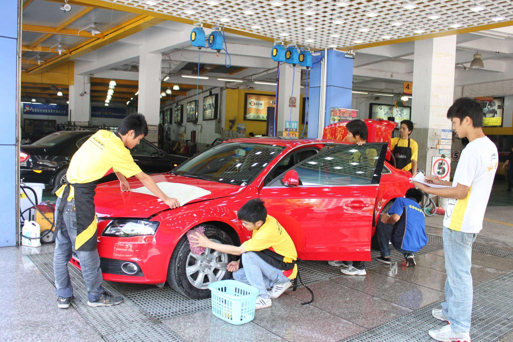 汽车美容店怎么样?想清楚这2个问题,想不挣钱都难