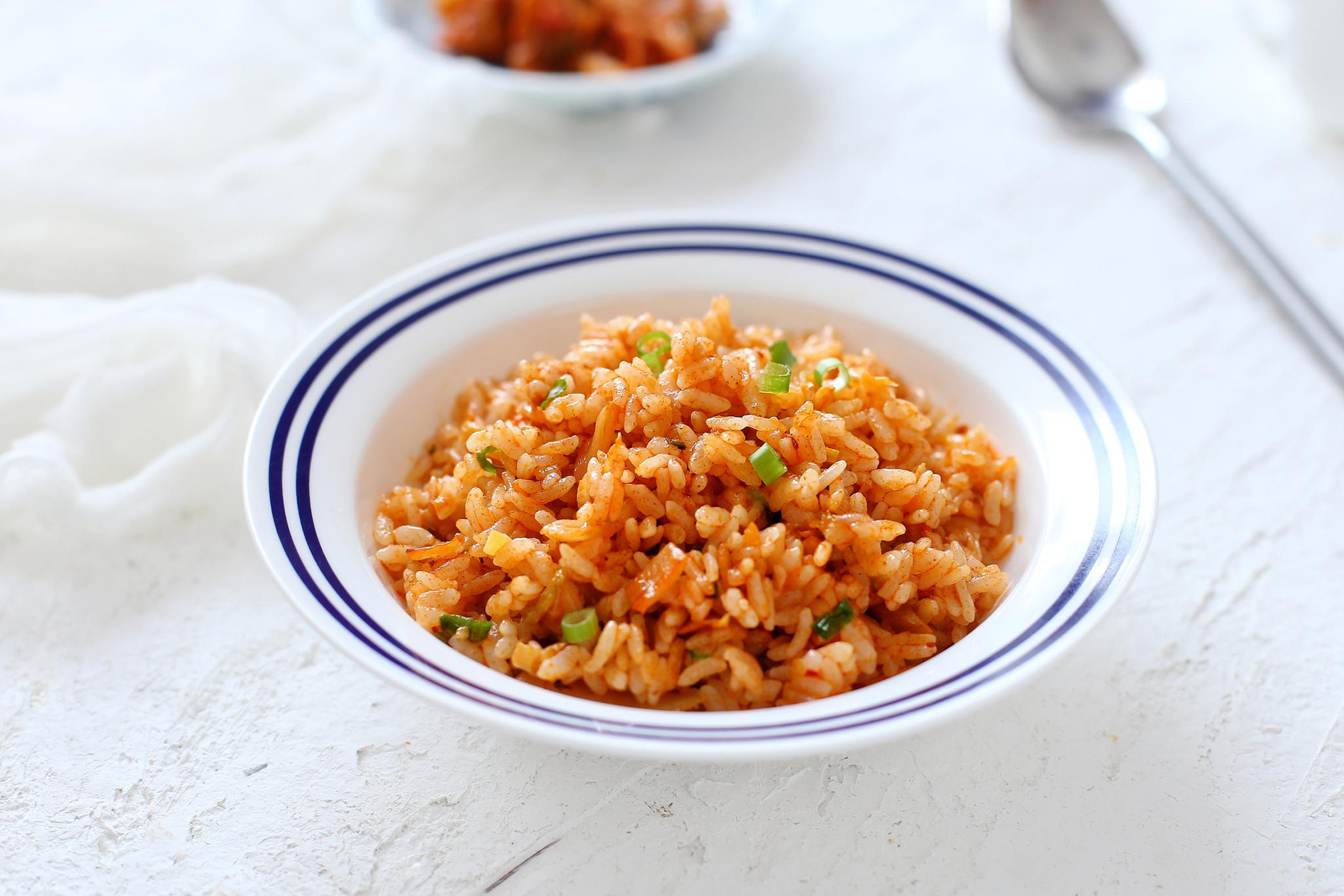 只需三步轻松搞定一盘泡菜炒饭,韩国人都得甘拜下风