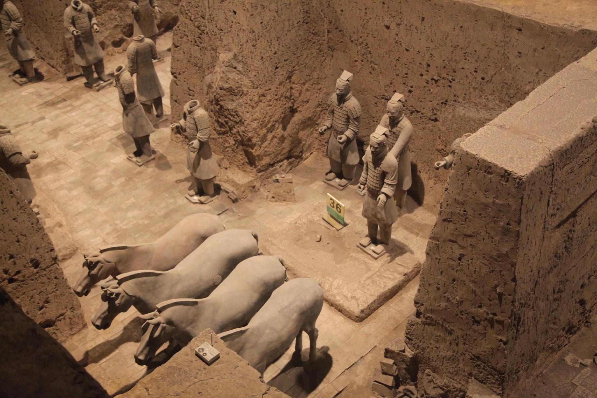 两千年前的秦始皇兵马俑,色彩斑斓,犹如真人