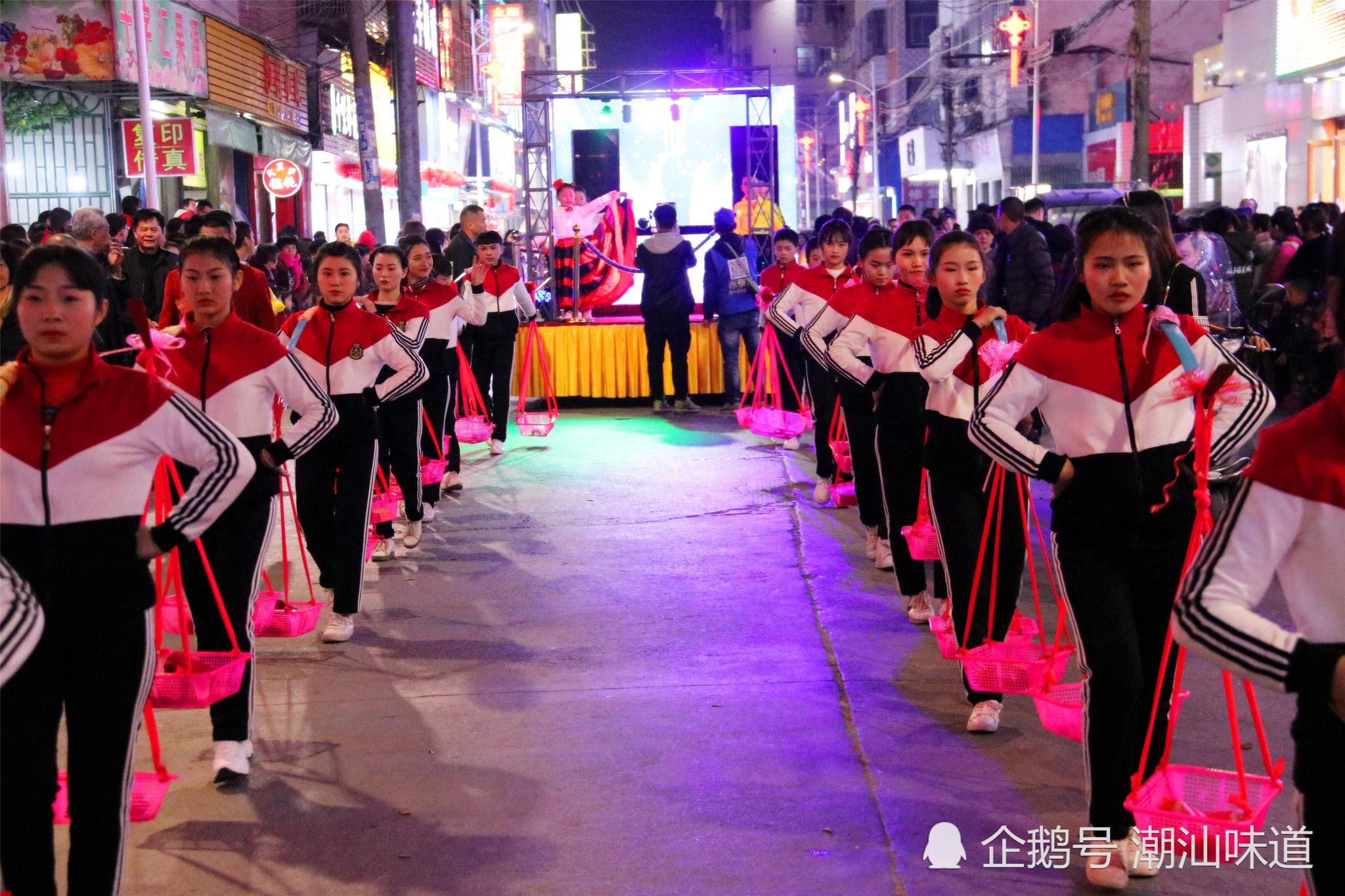 谷饶上堡三村祭社锣鼓队试迎