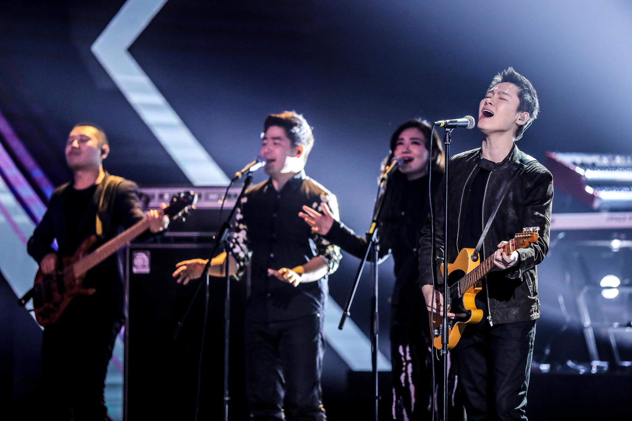 梁博献唱吉林卫视春晚 回乡共度北方小年夜