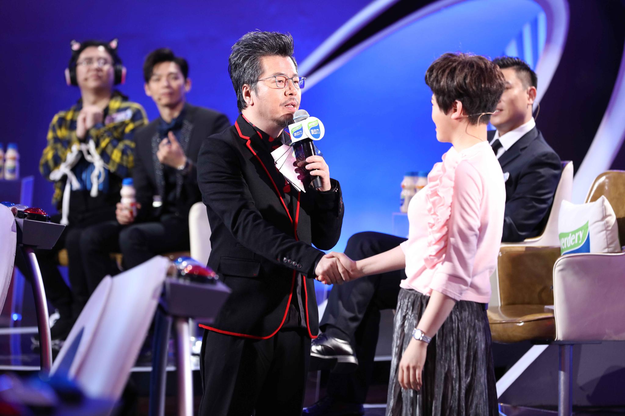 《奇迹时刻》黄国伦寇乃馨秀恩爱 辰亦儒惨遭"连环虐"