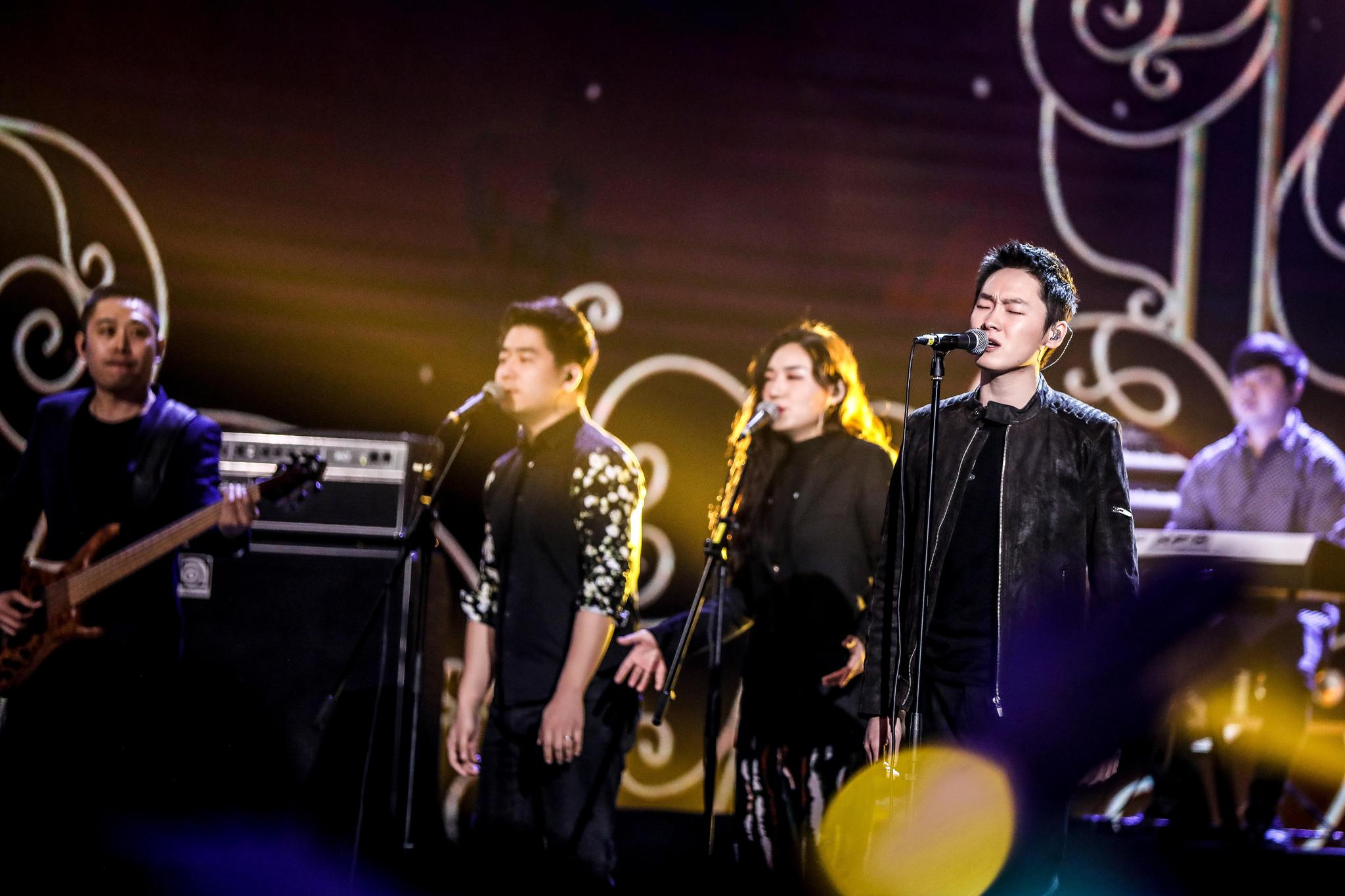 梁博献唱吉林卫视春晚 回乡共度北方小年夜