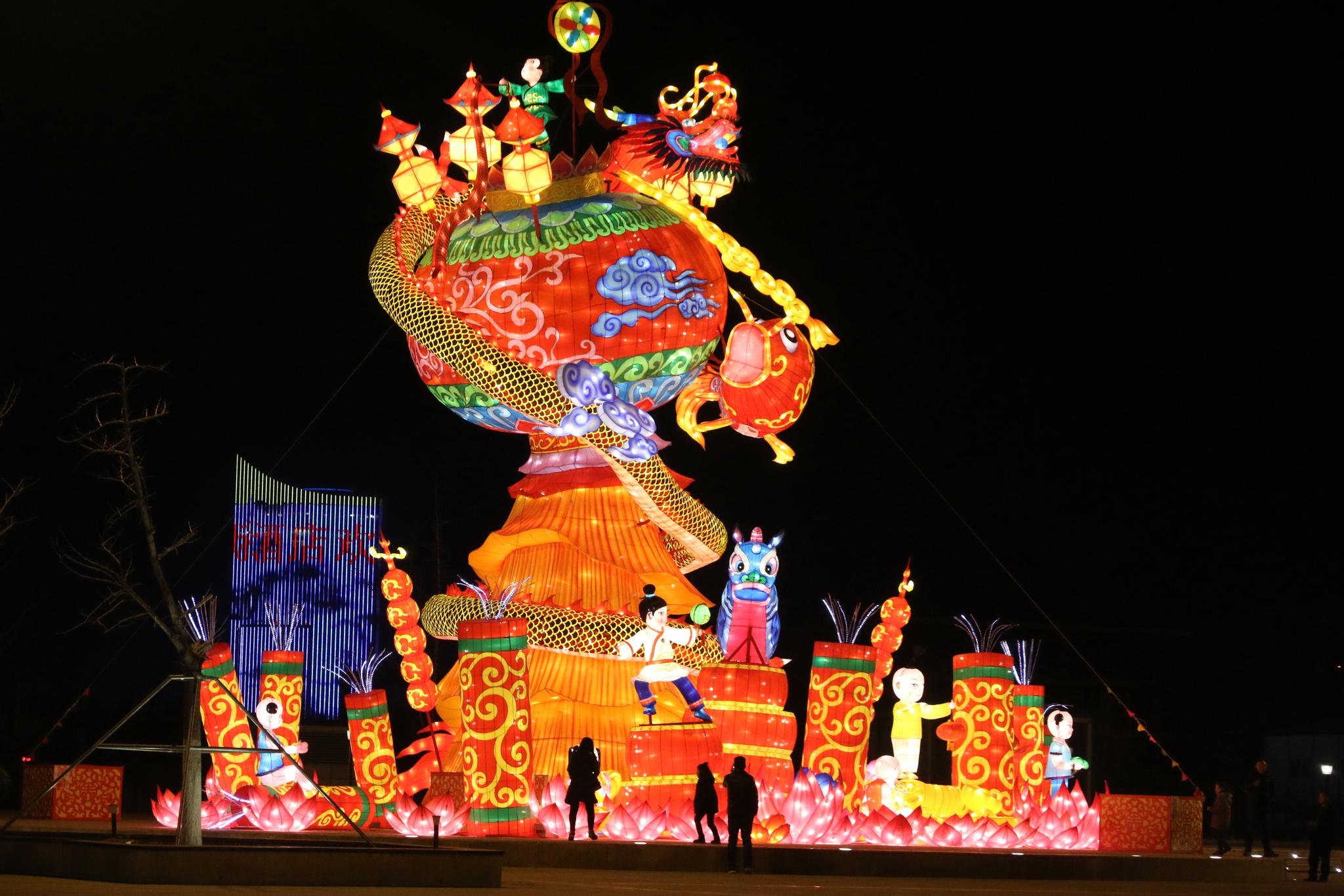 河南三门峡:张灯结彩迎新春|气氛灯|明珠广场|春节_新浪新闻