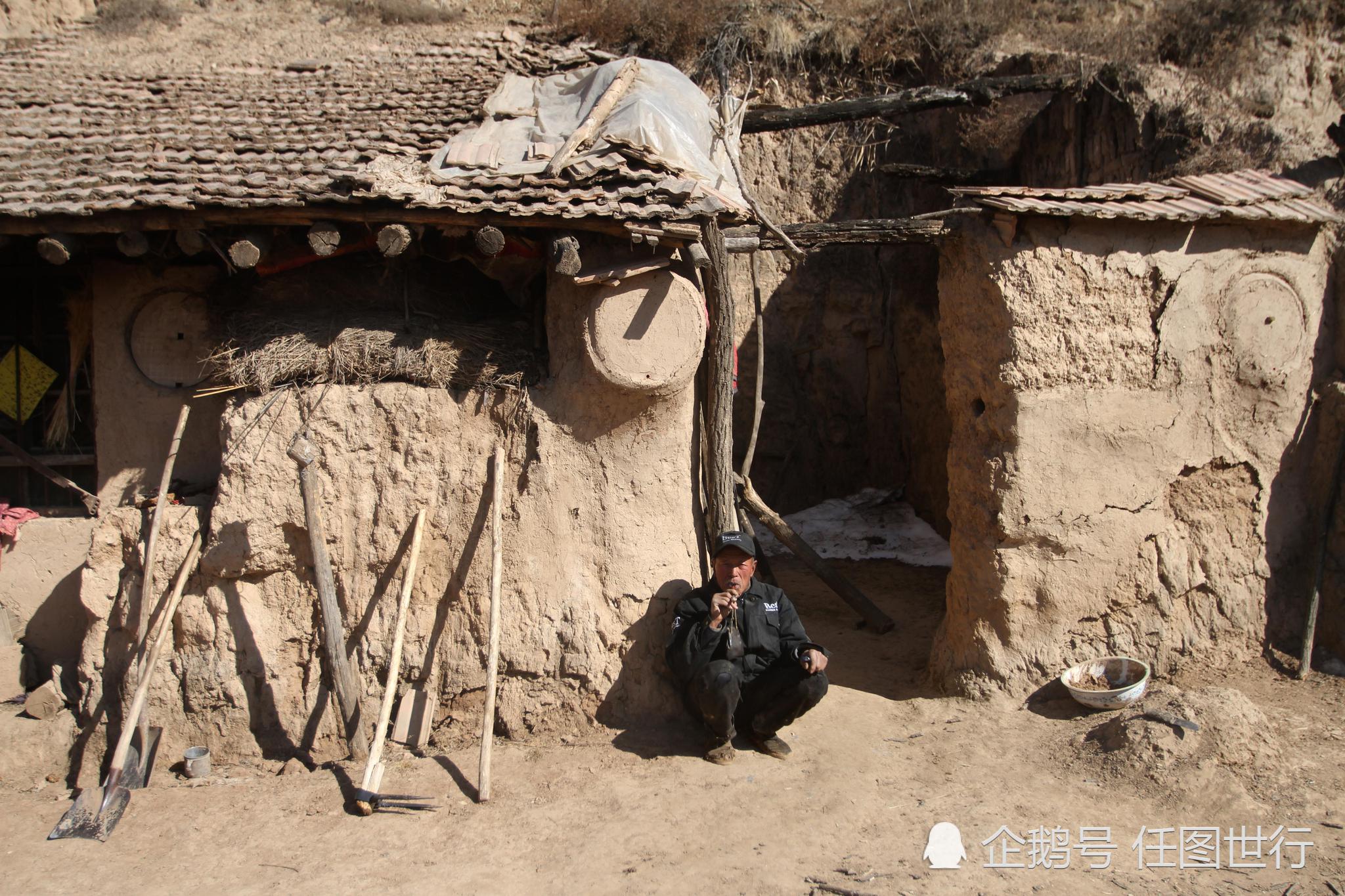 老人隐居深山洞穴放牧,挣钱是为还娶儿媳时欠的债