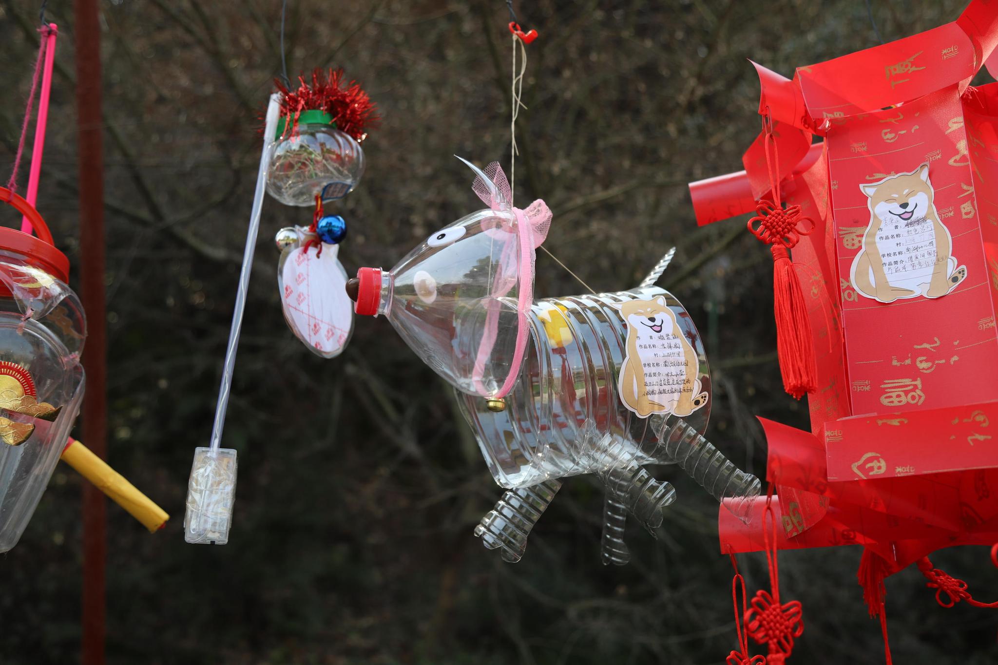 孩子们晒自己设计制作的元宵花灯 这废物利用的本领让人惊呆了