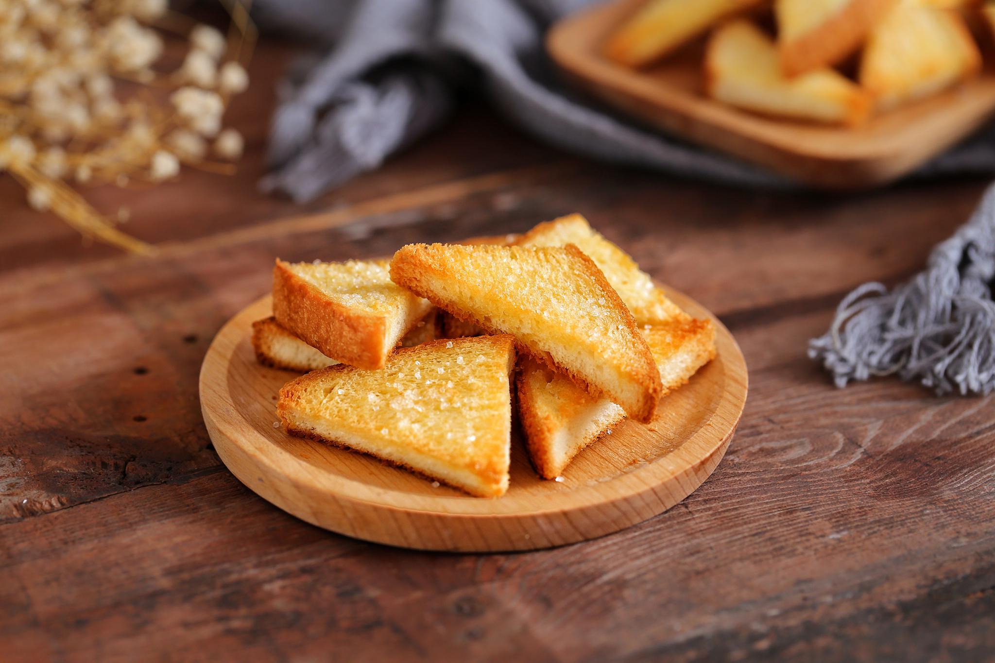 吐司片嚼着索然无味?教你一招,保证吃的你直吮手指头