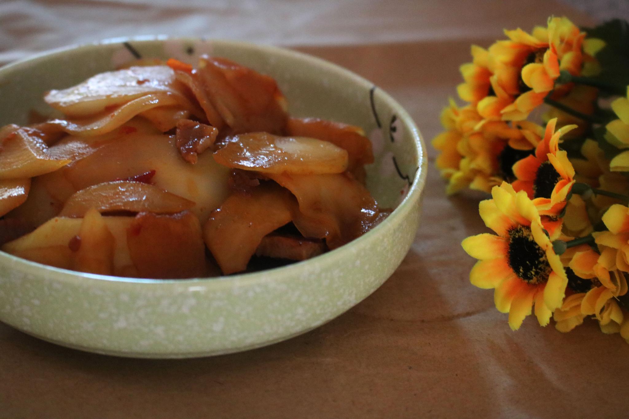 入口香滑软嫩的家常菜头炒腊肉做法,简简单单好下饭