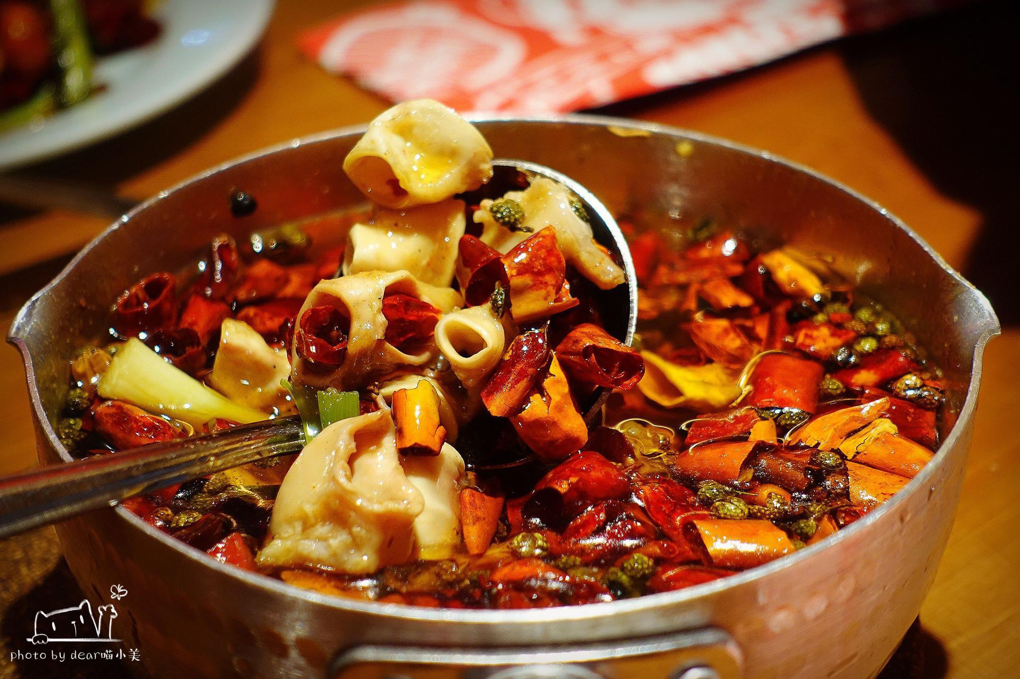 马勺牛心管入口则是十分显著的爽脆,咯吱咯吱的咀嚼声听起来就很引诱