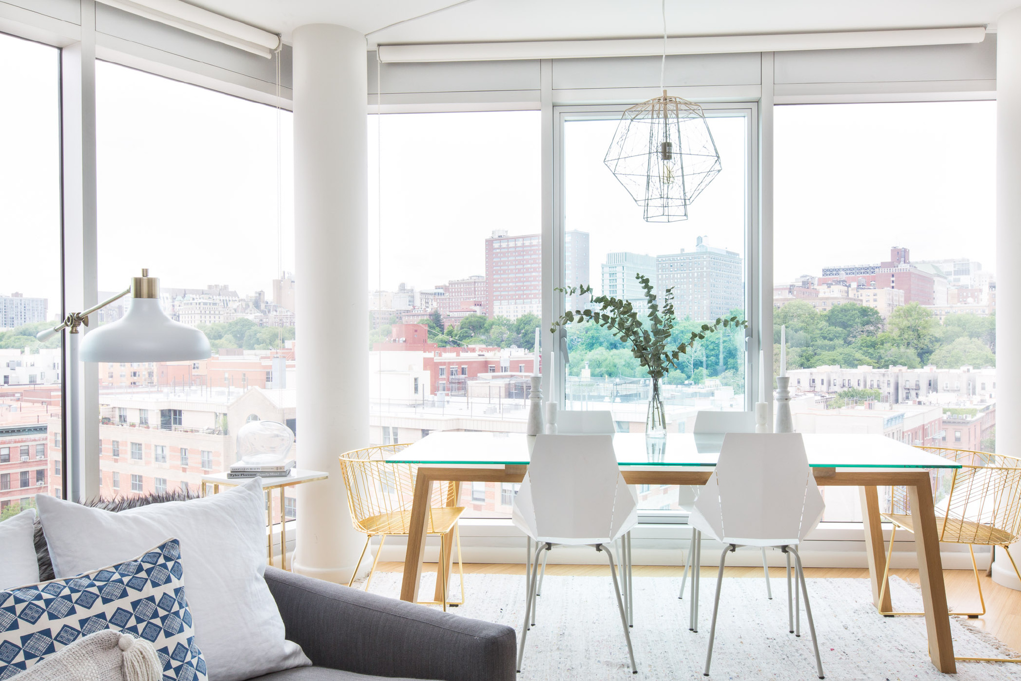 120㎡现代简约风格的家,客厅的落地窗贼棒