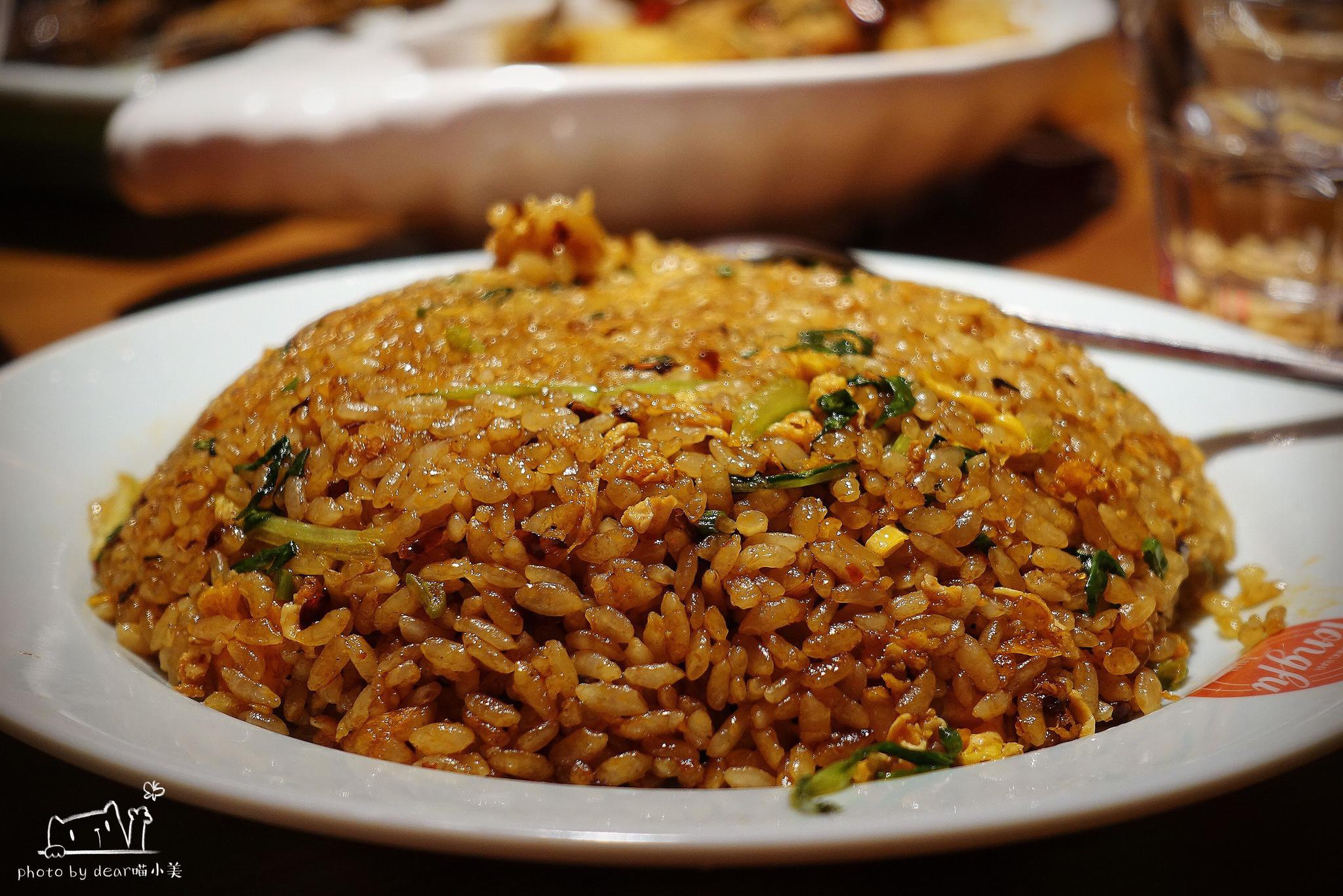 主食点了同福炒饭,每一粒米都被酱汁均匀包裹着,够味又不会过分,意外