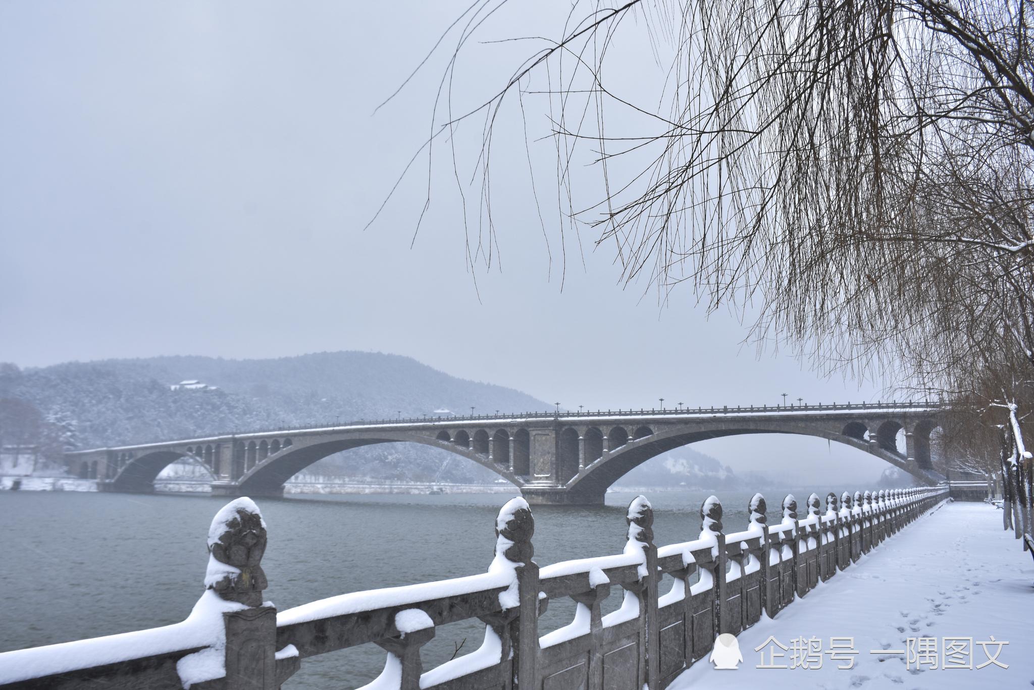 雪天来临,市气象台提醒设施农业,养殖业等相关行业应做好棚内增温