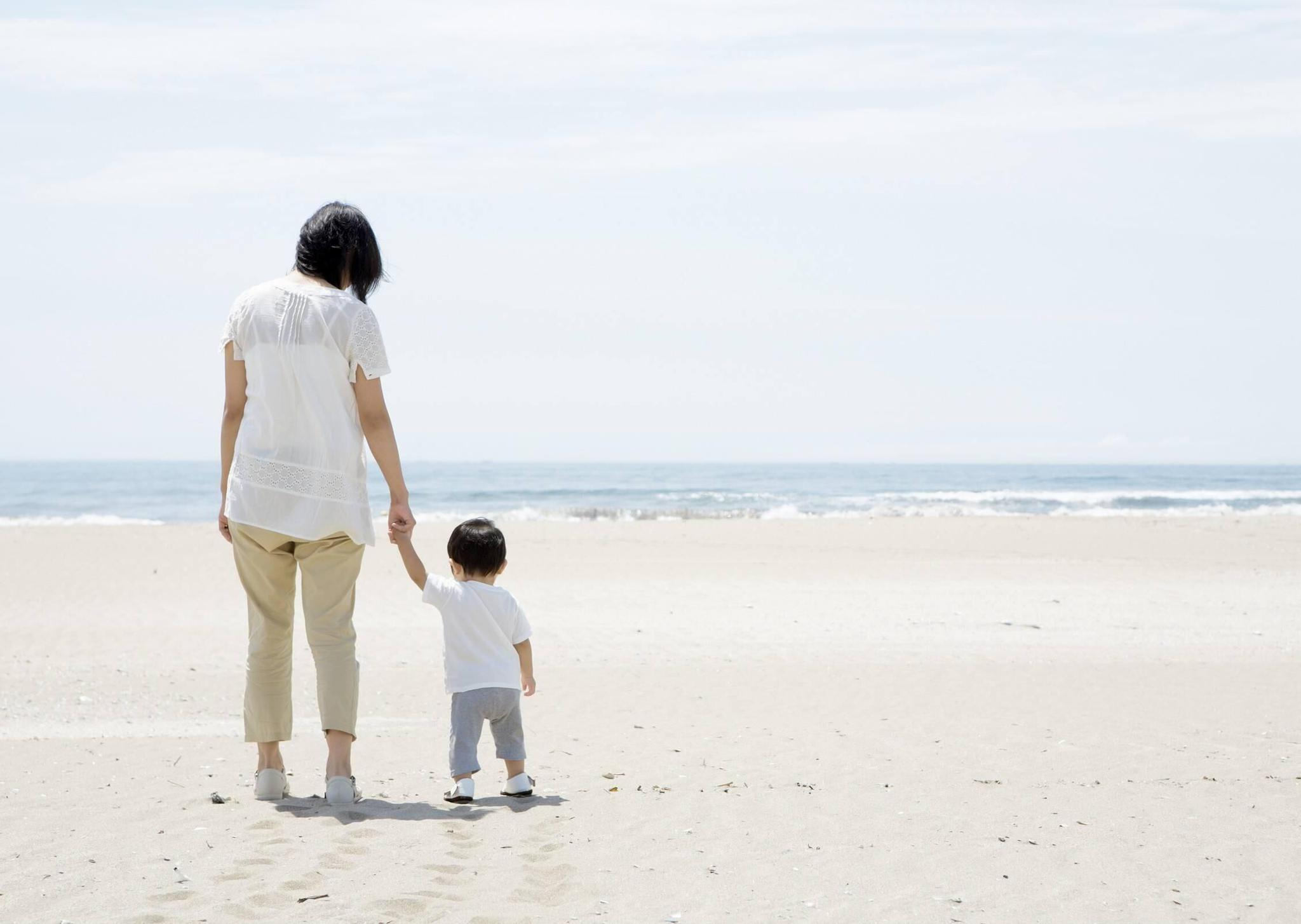 全网暖心互动:牵妈妈的手