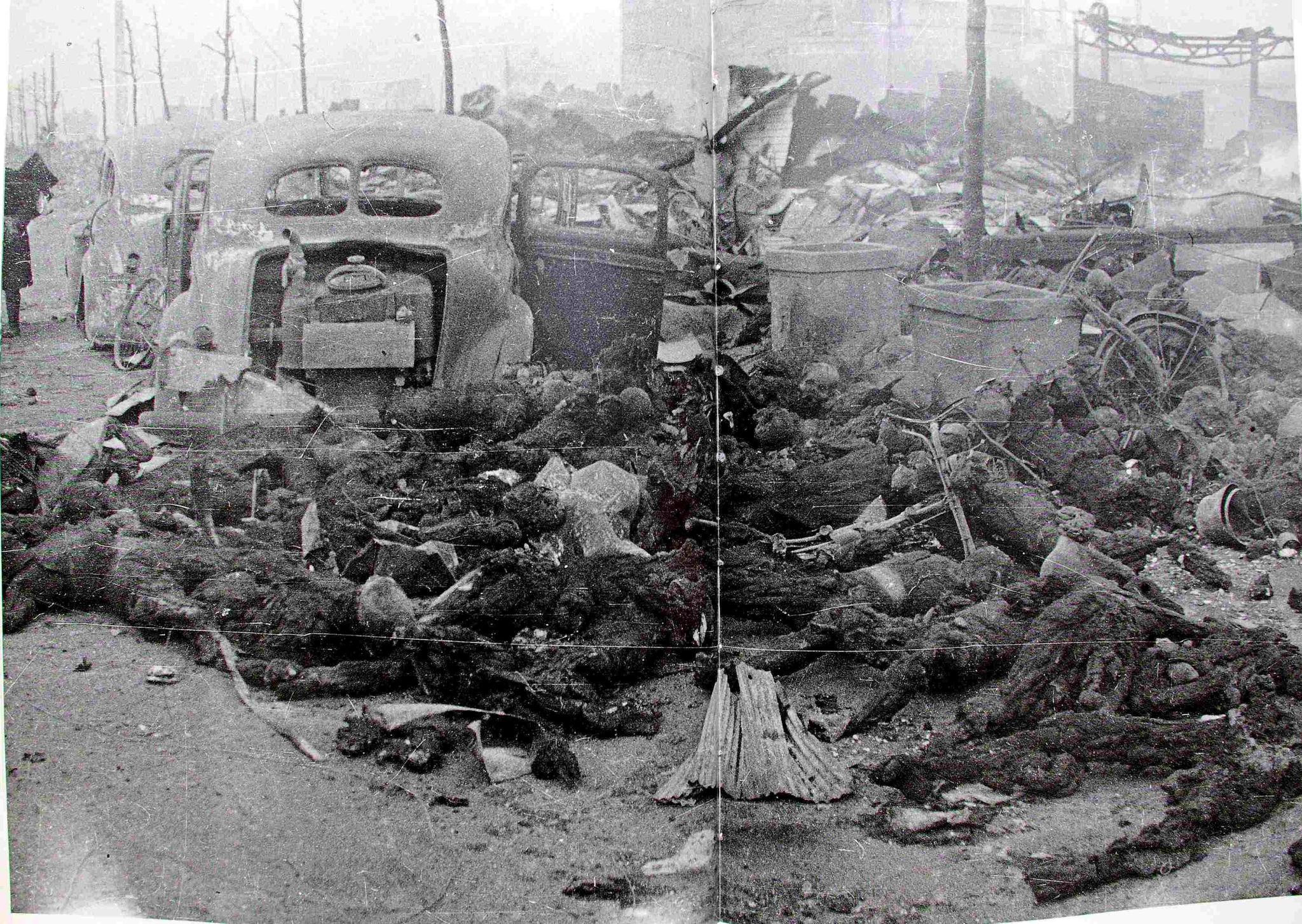 73年前美军轰炸东京20万人伤亡,期间有神秘气流和电子战飞机助阵