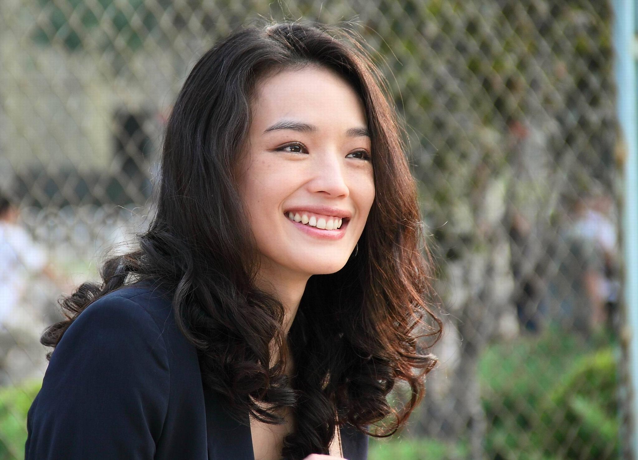 她与舒淇一样一脱成名,是最美的猫妖,50岁被老公嫌弃太胖!