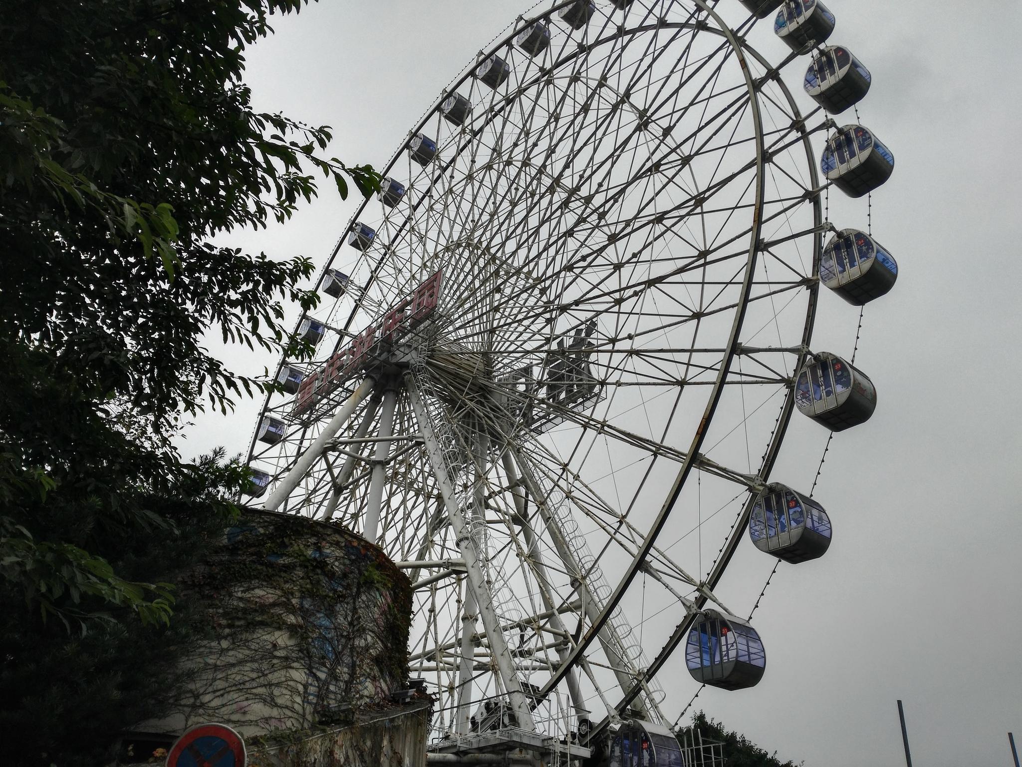 这个摩天轮,承载了很多人的童年美好回忆,如今退役了|游乐园|摩天轮