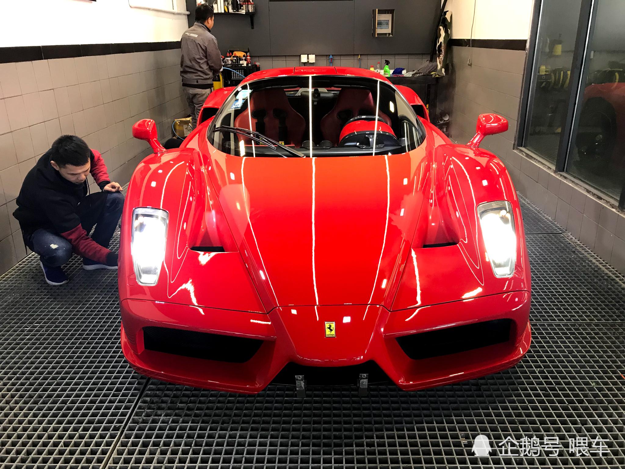 比如限量生产399台的法拉利恩佐,固然它没有正式向大陆出口过,但大陆